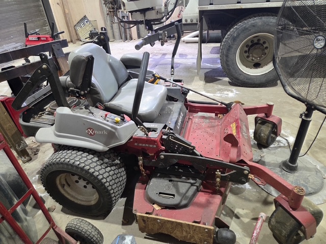 2016 Exmark LZE742GKC Image 4