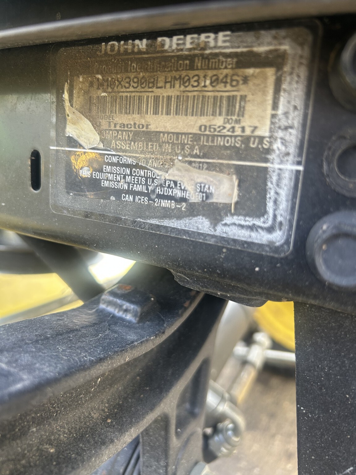 2017 John Deere X390 Image 4