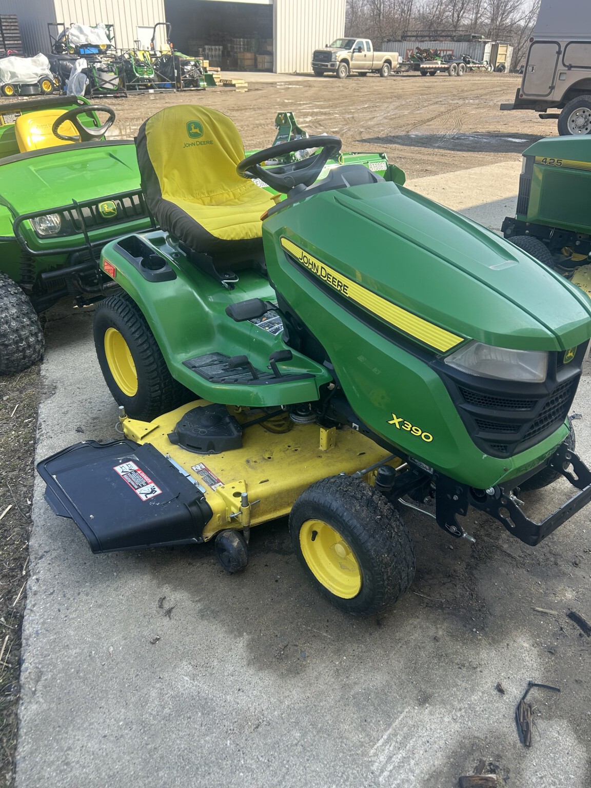 2017 John Deere X390 Image 5