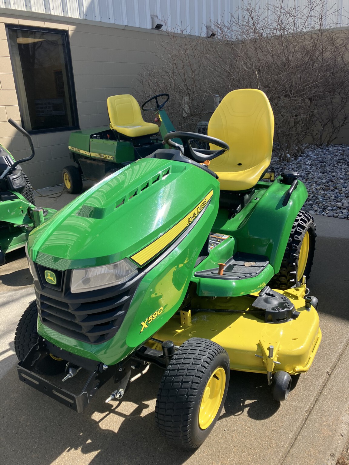 John Deere X390 Image 2