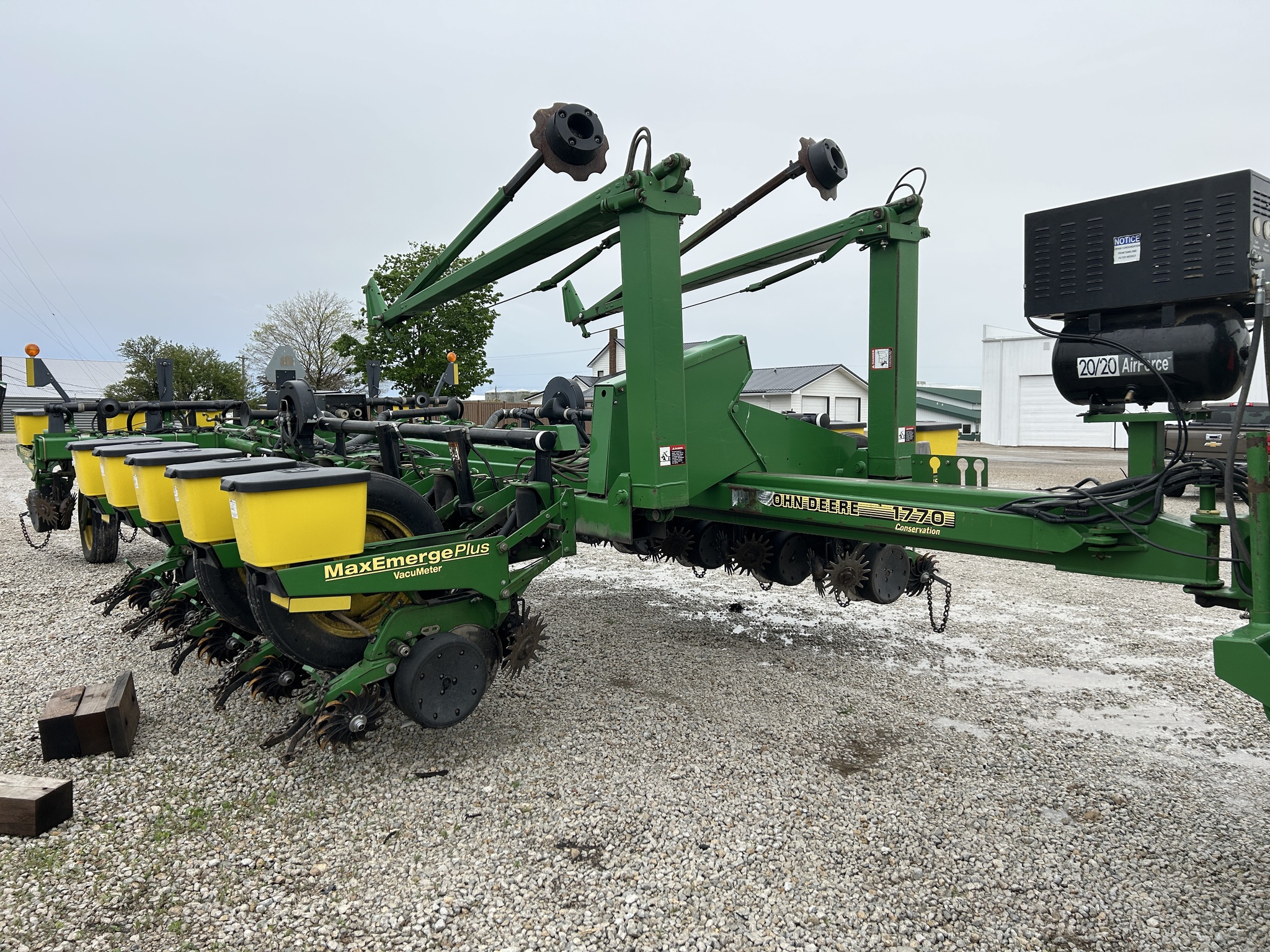  1998 John Deere 1770 at Heritage Tractor in Roanoke, IL