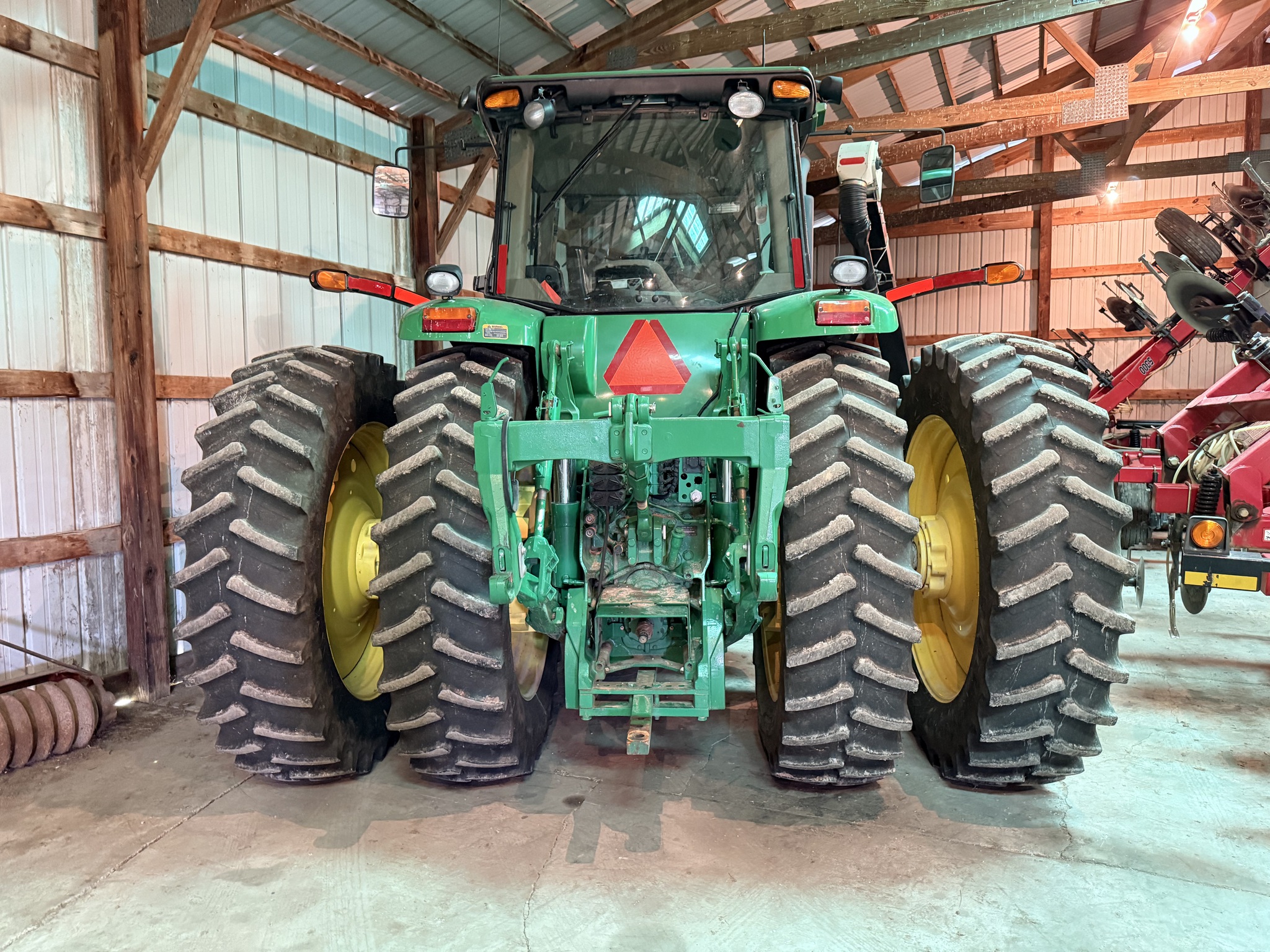 2009 John Deere 8330 Image 2