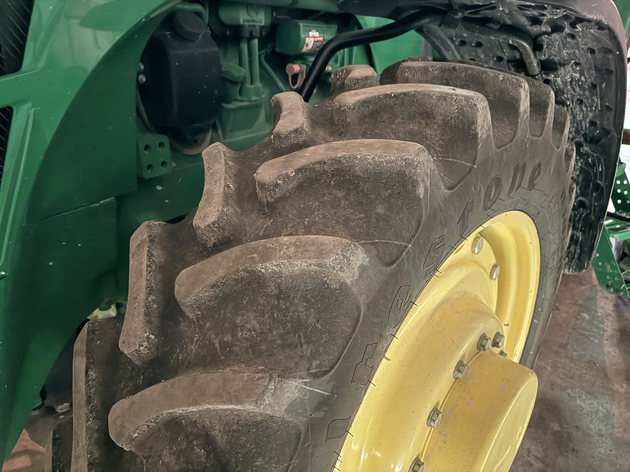2009 John Deere 8330 Image 12
