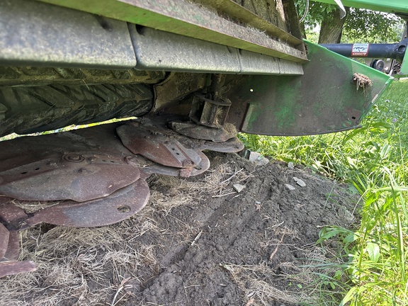 Used 2000 John Deere 925 Mower Conditioners at Koenig Equipment in Oxford, OH - Photo9