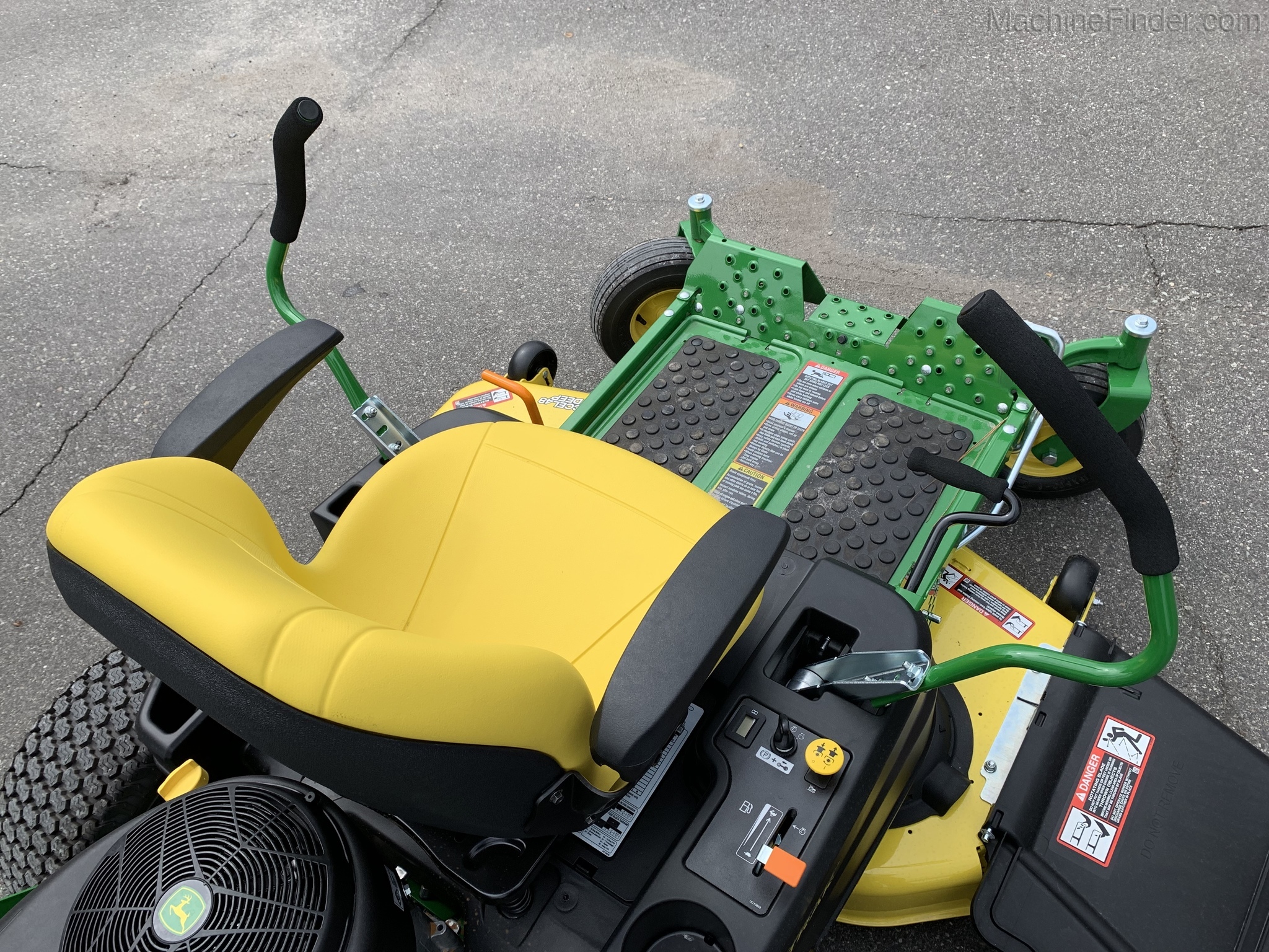 2020 John Deere Z355R Image 4