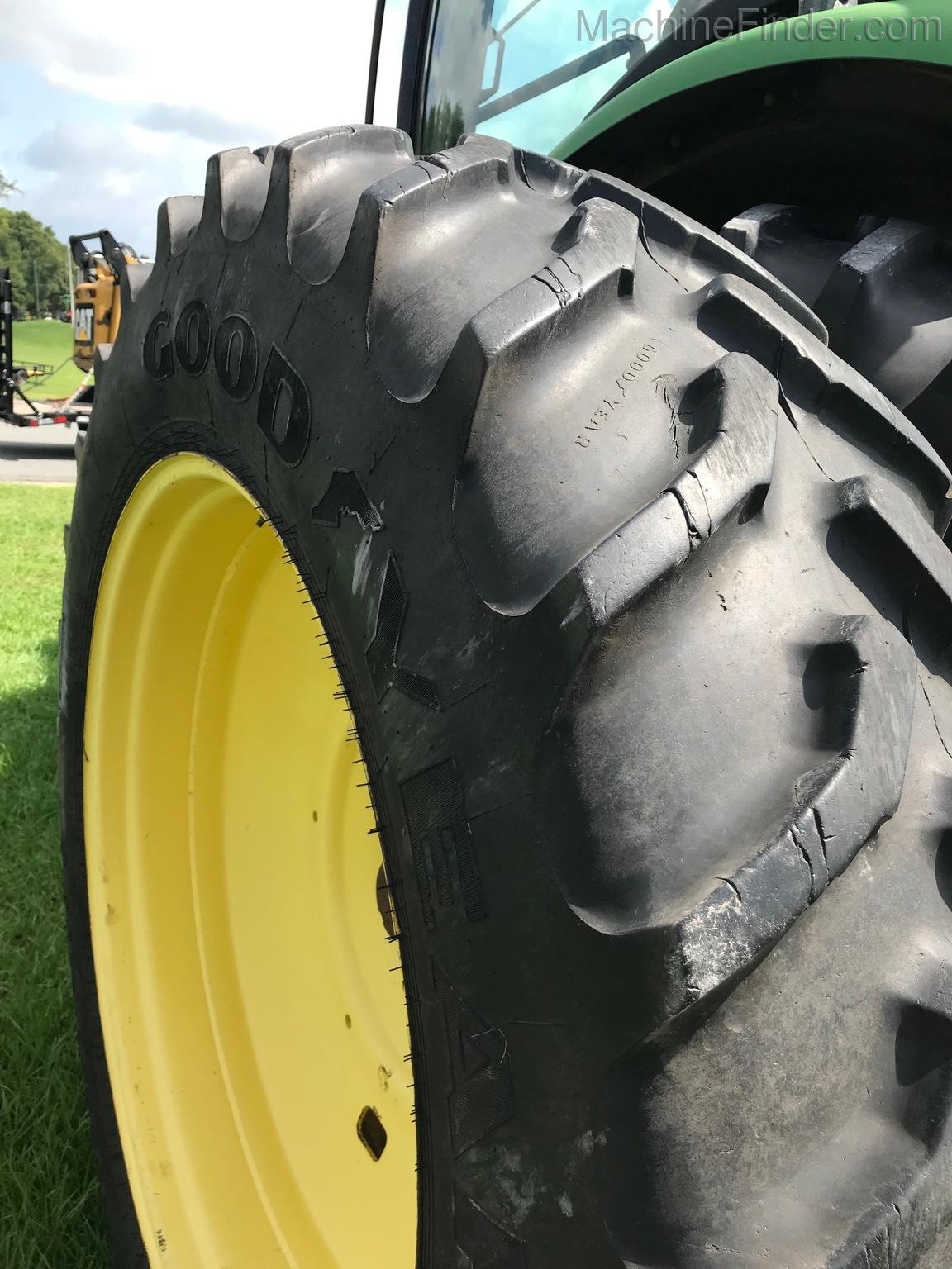 2011 John Deere 8285R Image 4