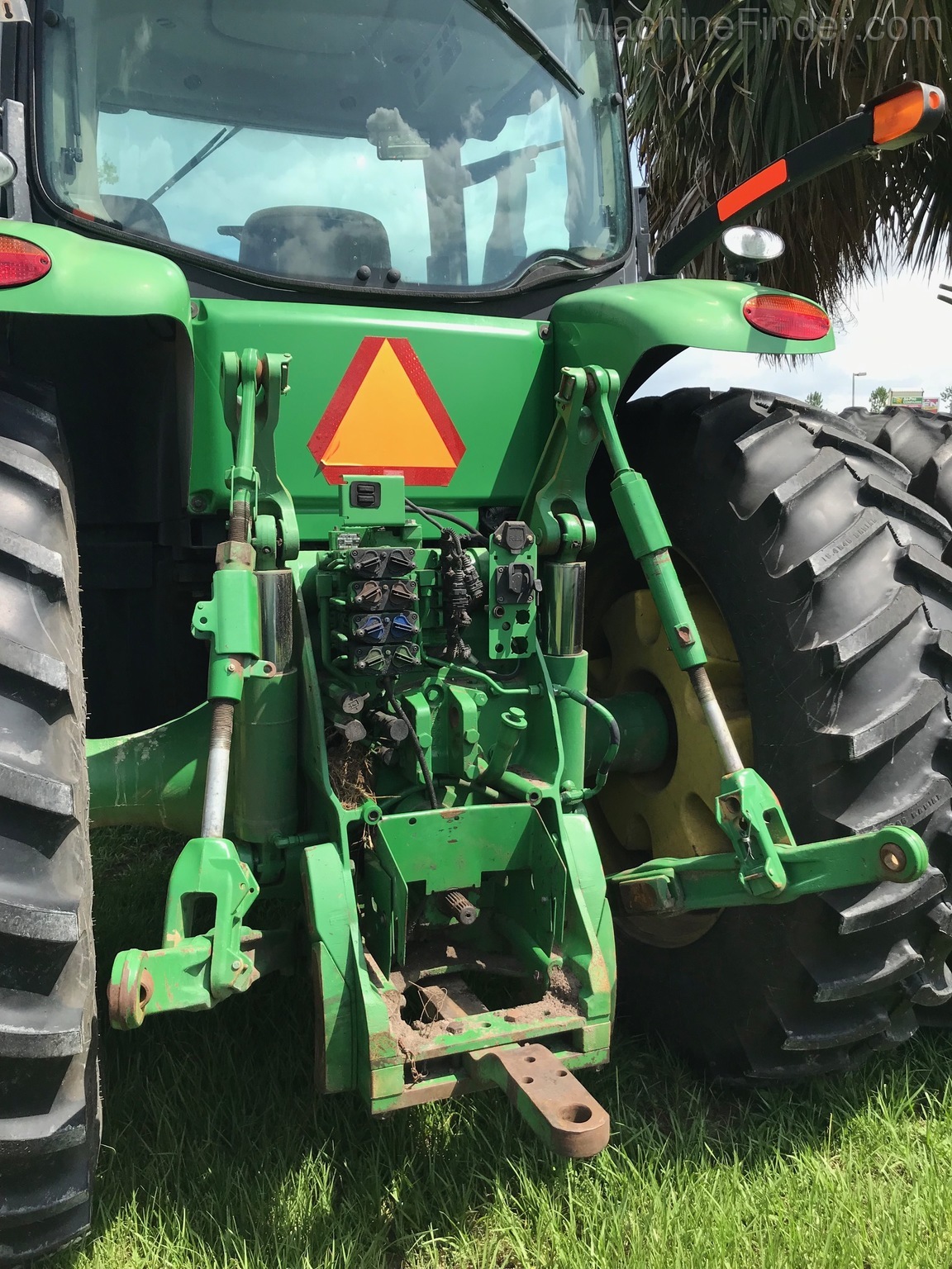 2011 John Deere 8285R Image 3