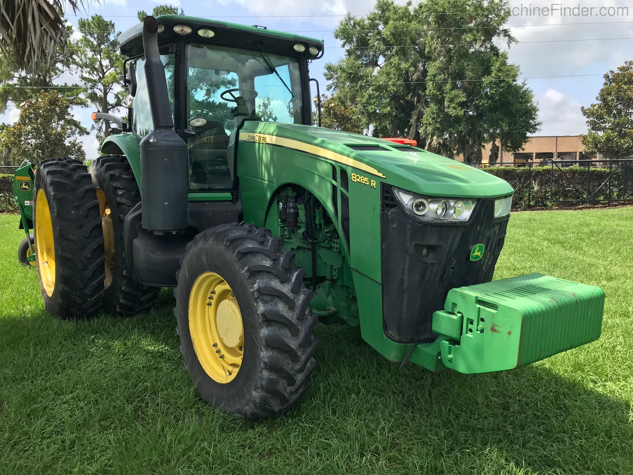 2011 John Deere 8285R Image 2