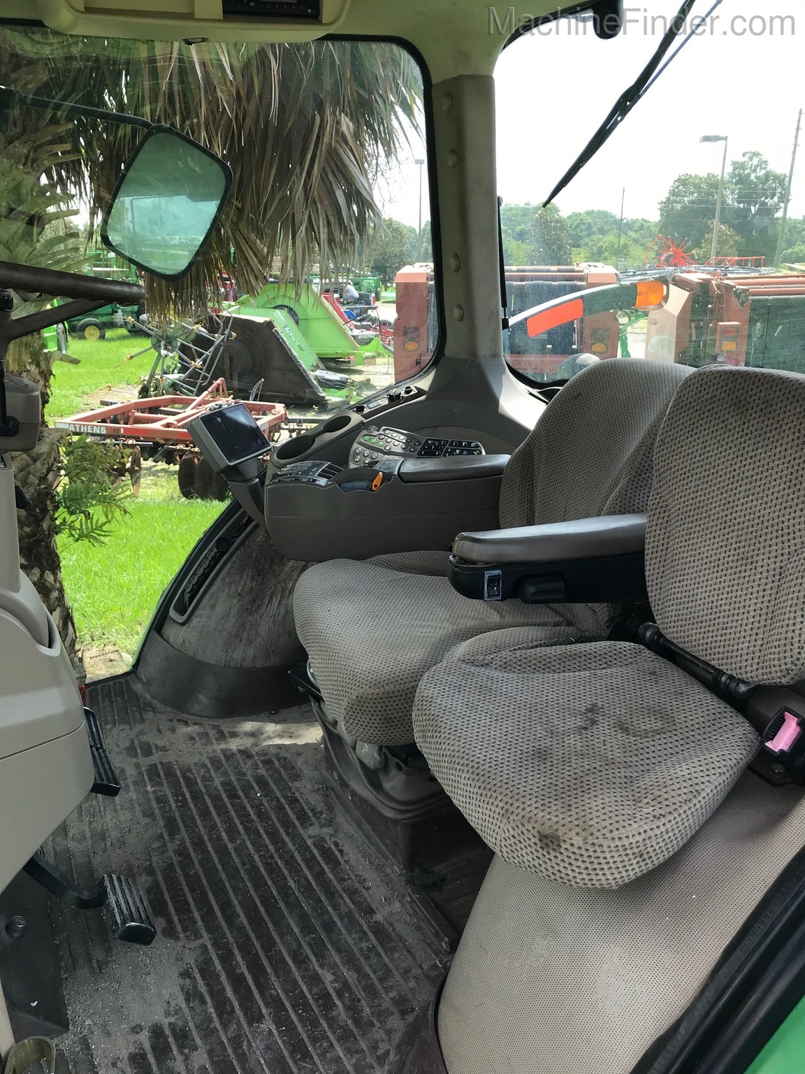 2011 John Deere 8285R Image 6