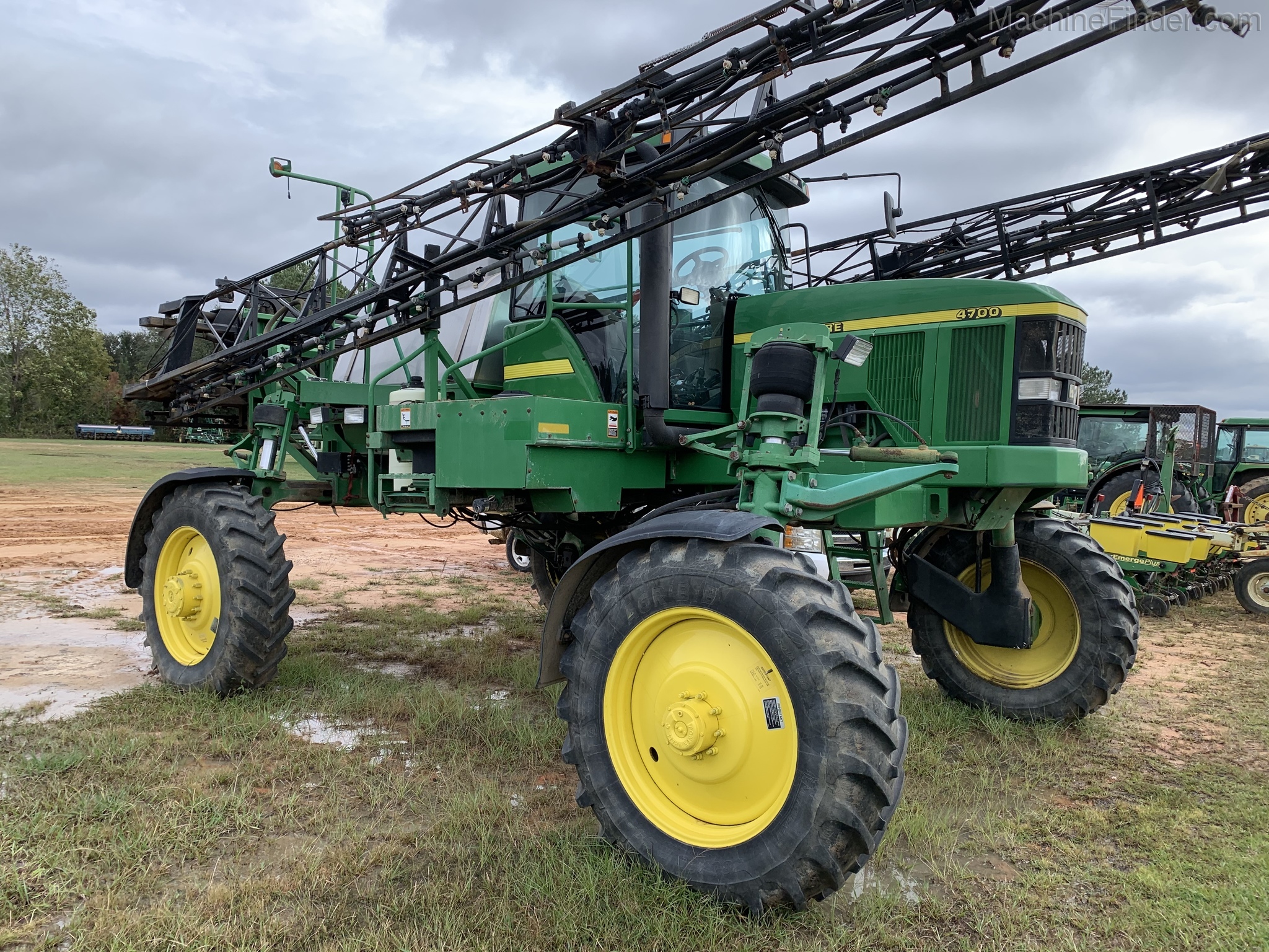 2002 John Deere 4700 Image 1