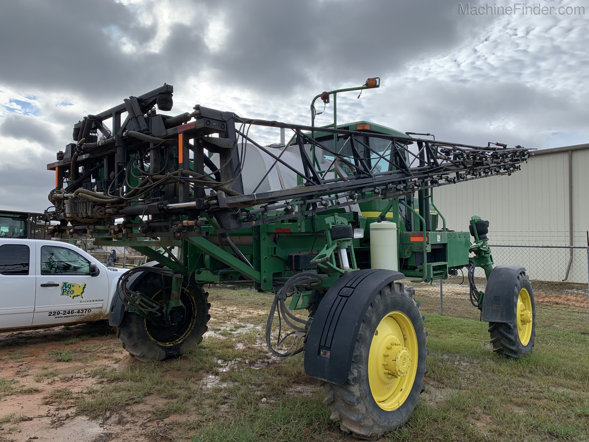 2002 John Deere 4700 Image 4