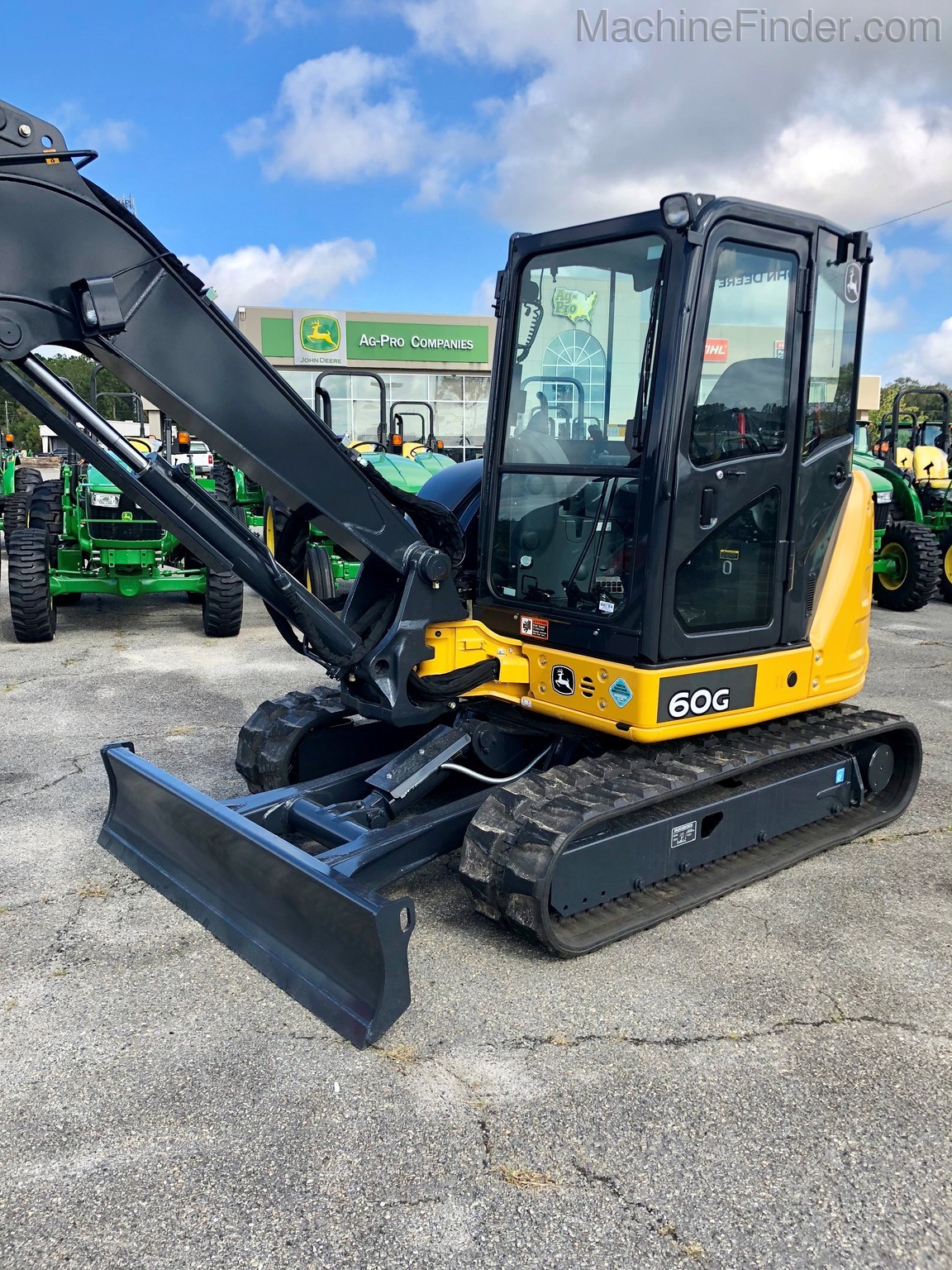 2020 John Deere 60G CAB Image 2