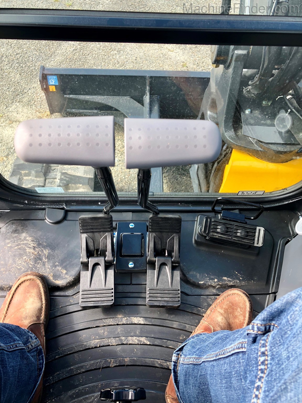 2020 John Deere 60G CAB Image 9