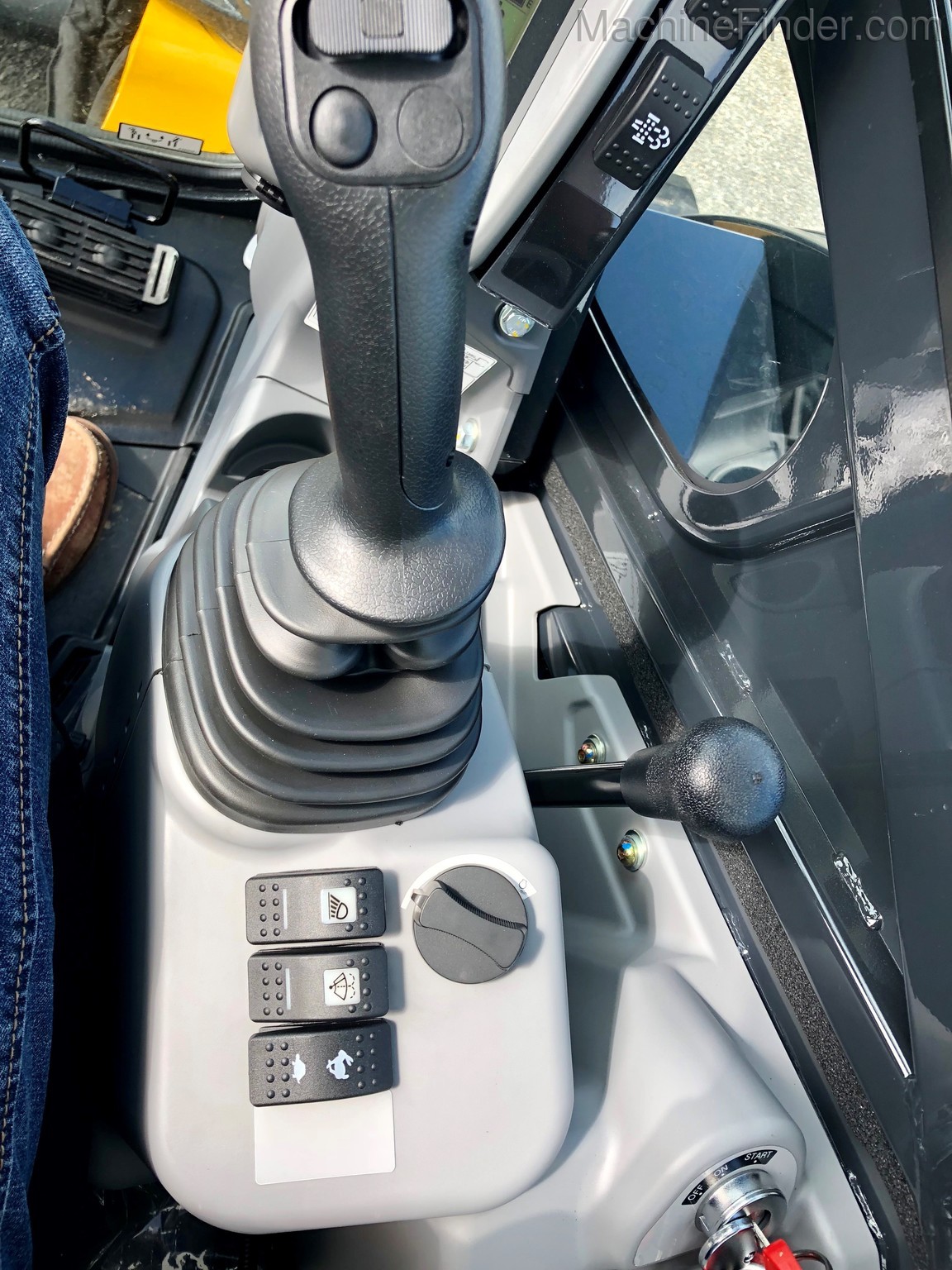 2020 John Deere 60G CAB Image 10