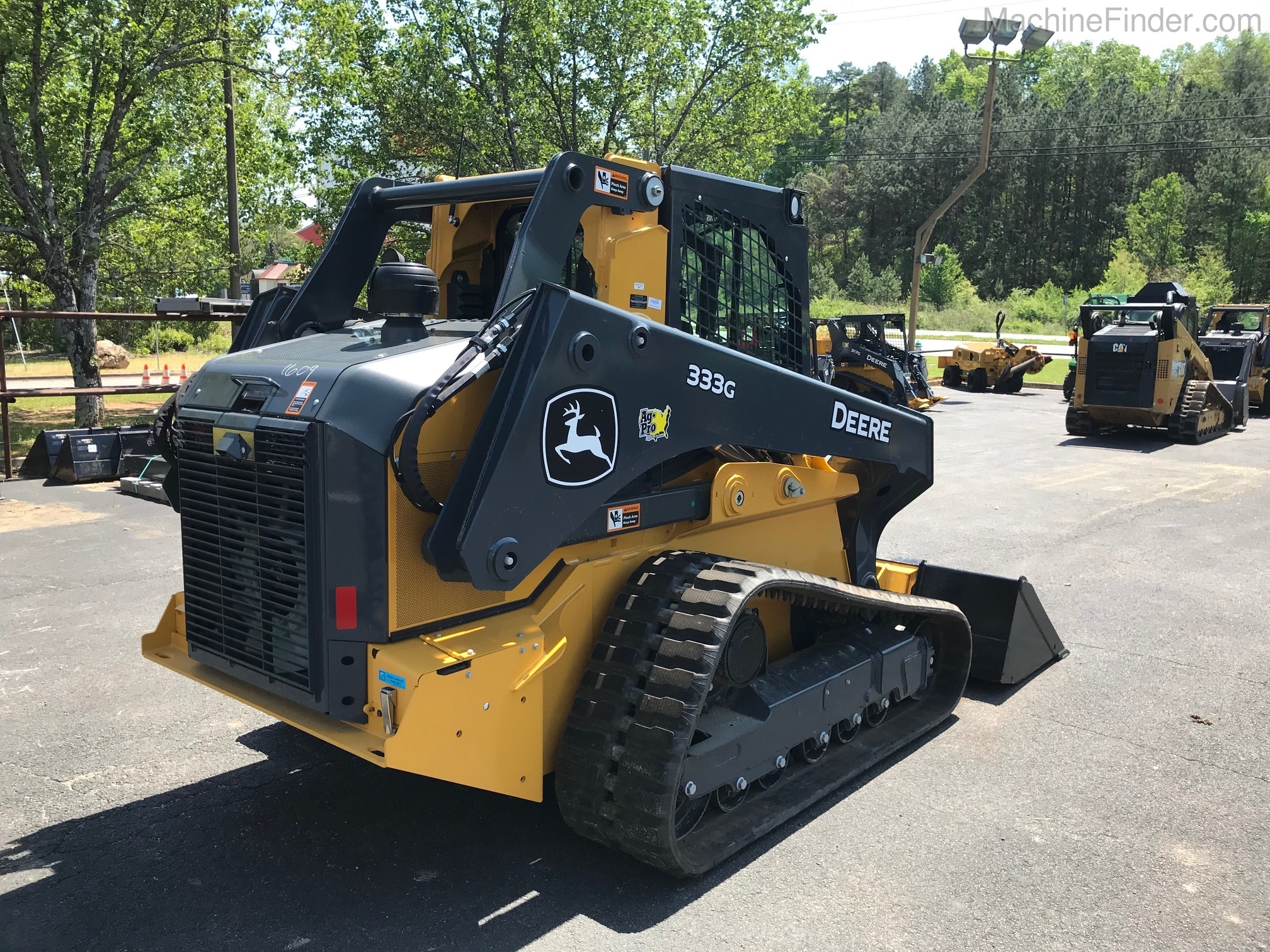 2020 John Deere 333G Image 6