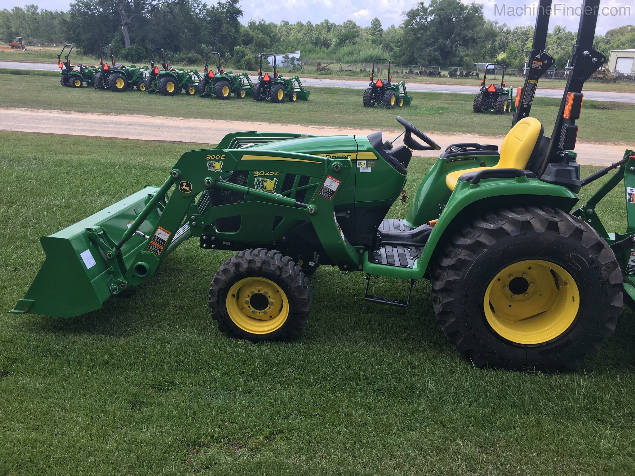 2019 John Deere 3025E Image 6
