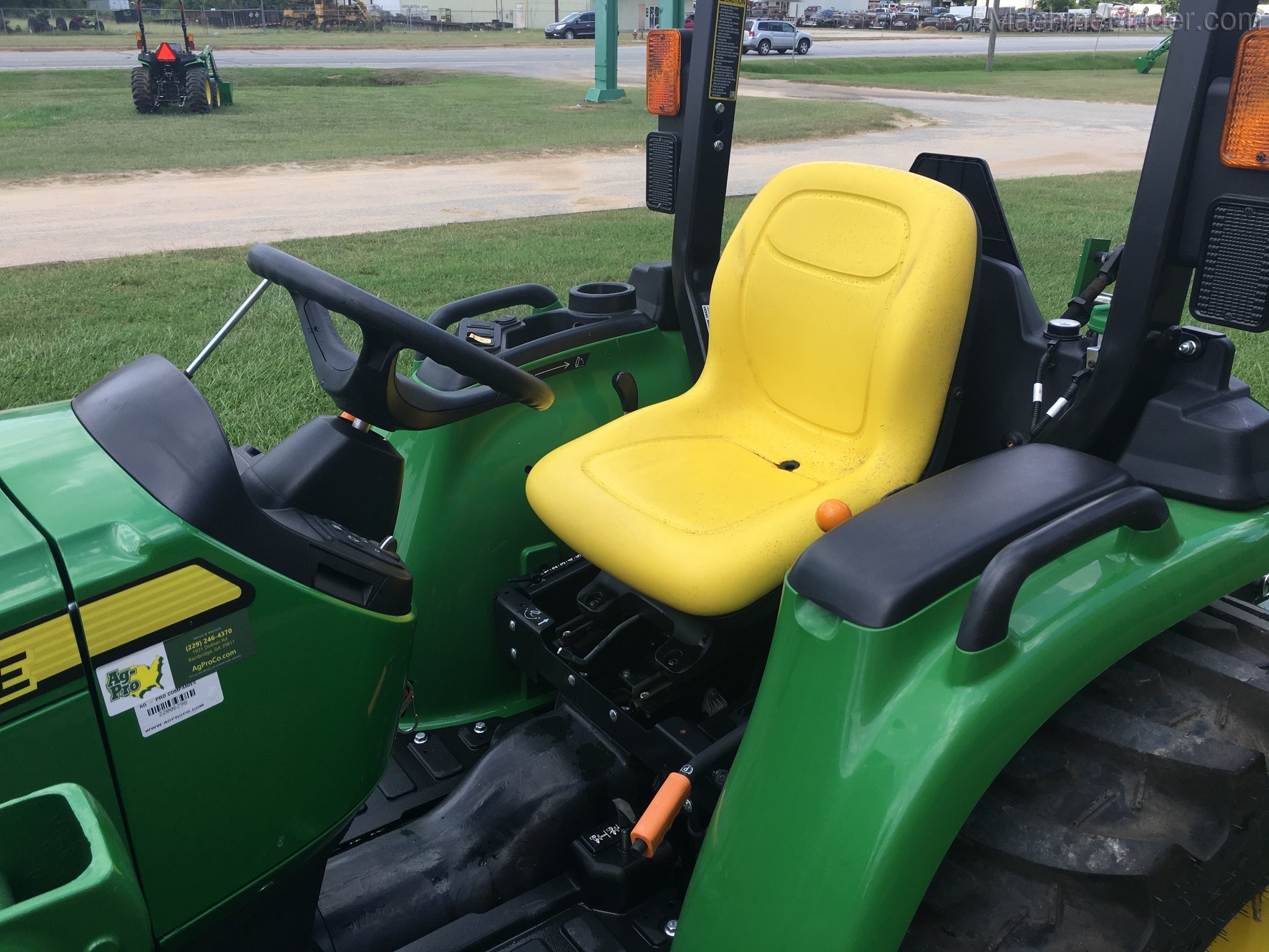 2019 John Deere 3025E Image 7
