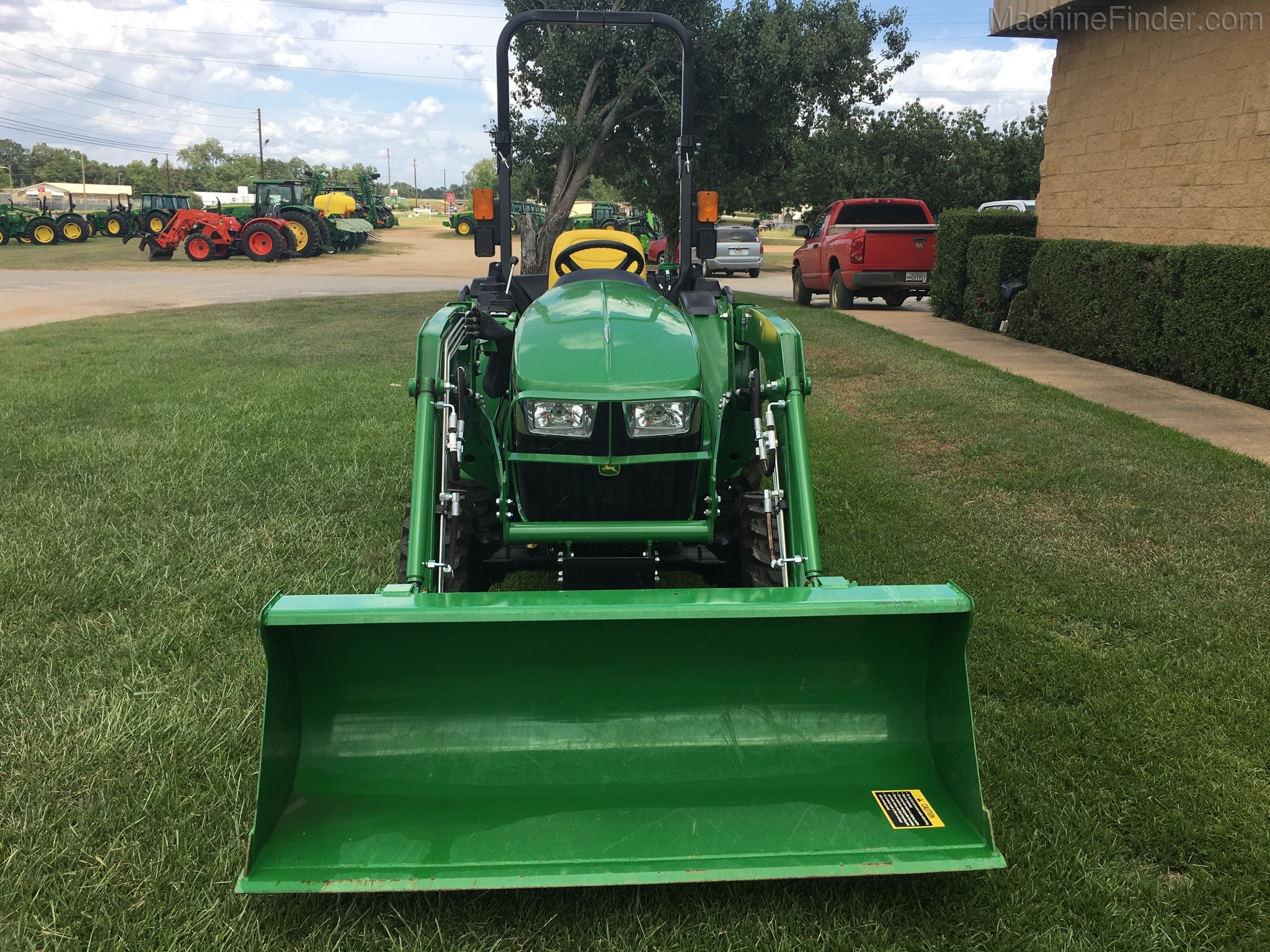2019 John Deere 3025E Image 3