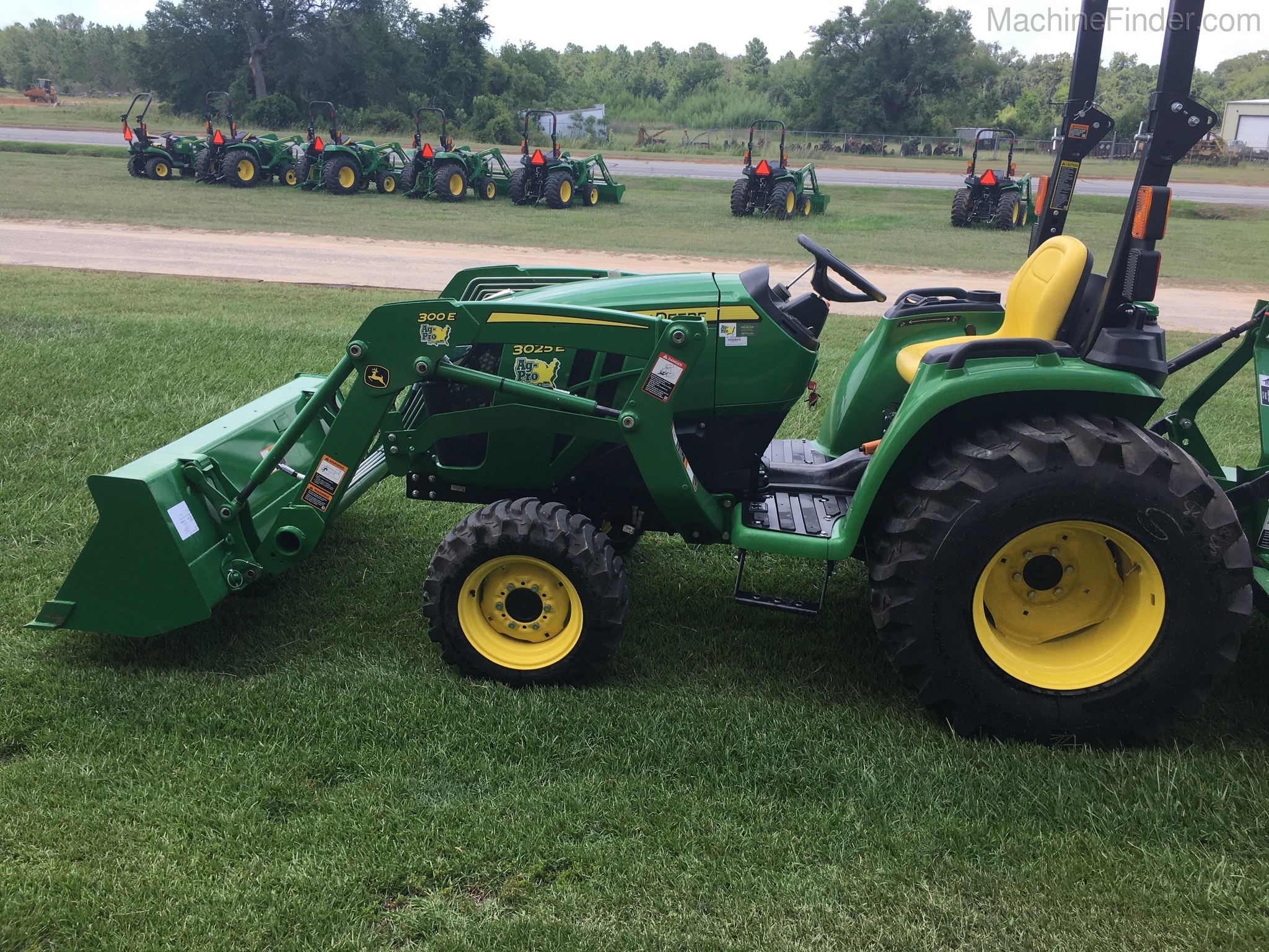 2019 John Deere 3025E Image 5