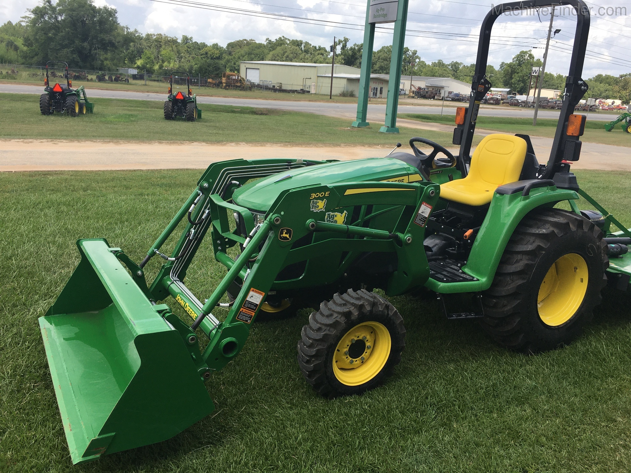 2019 John Deere 3025E Image 4