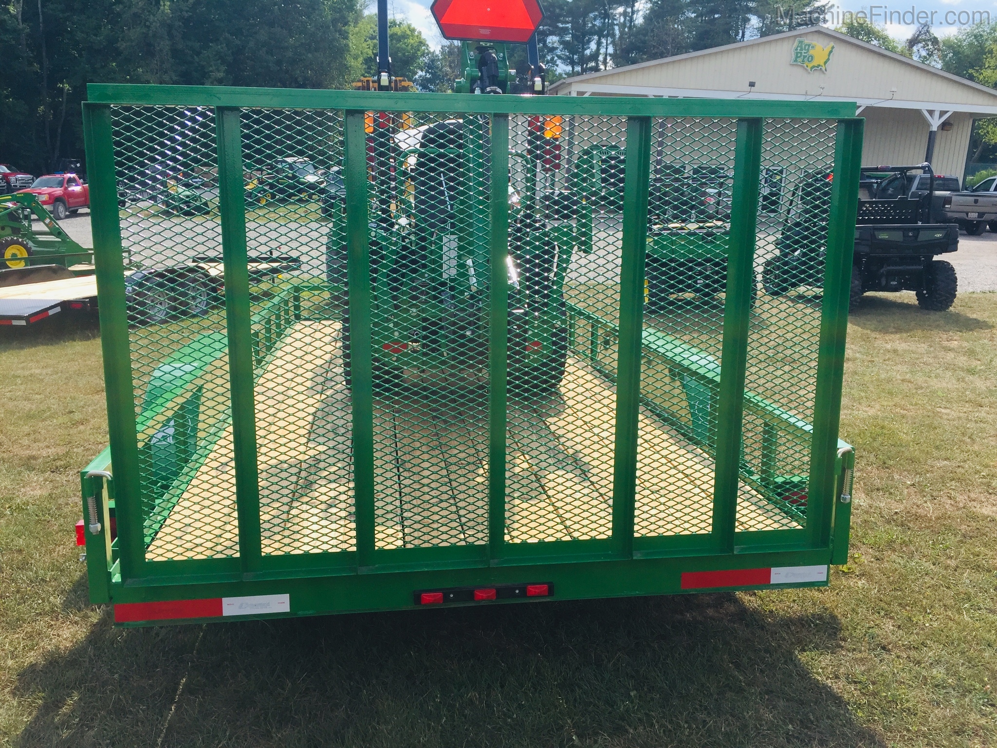 2020 John Deere 1025R Image 5