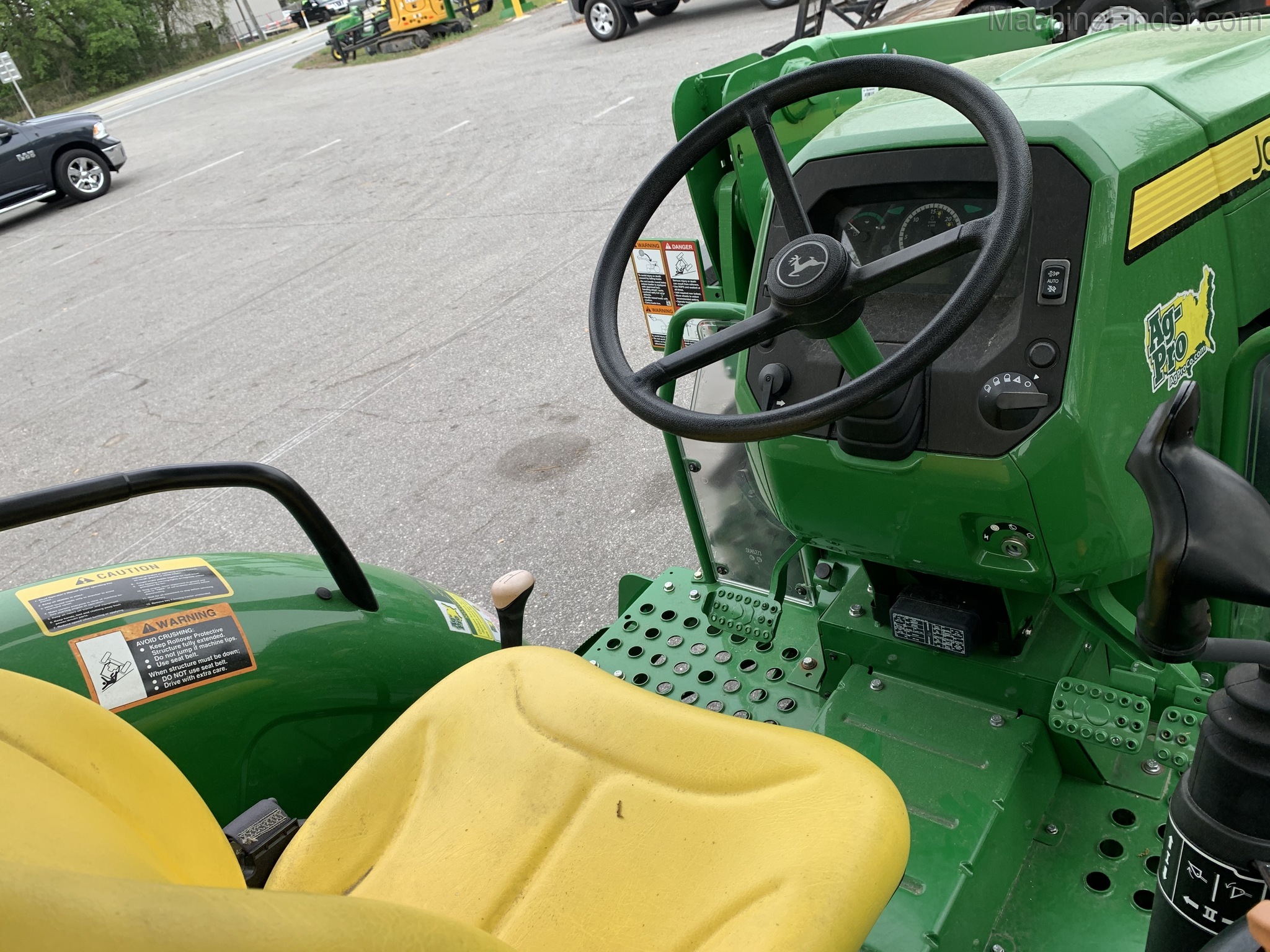 2020 John Deere 5045E Image 6
