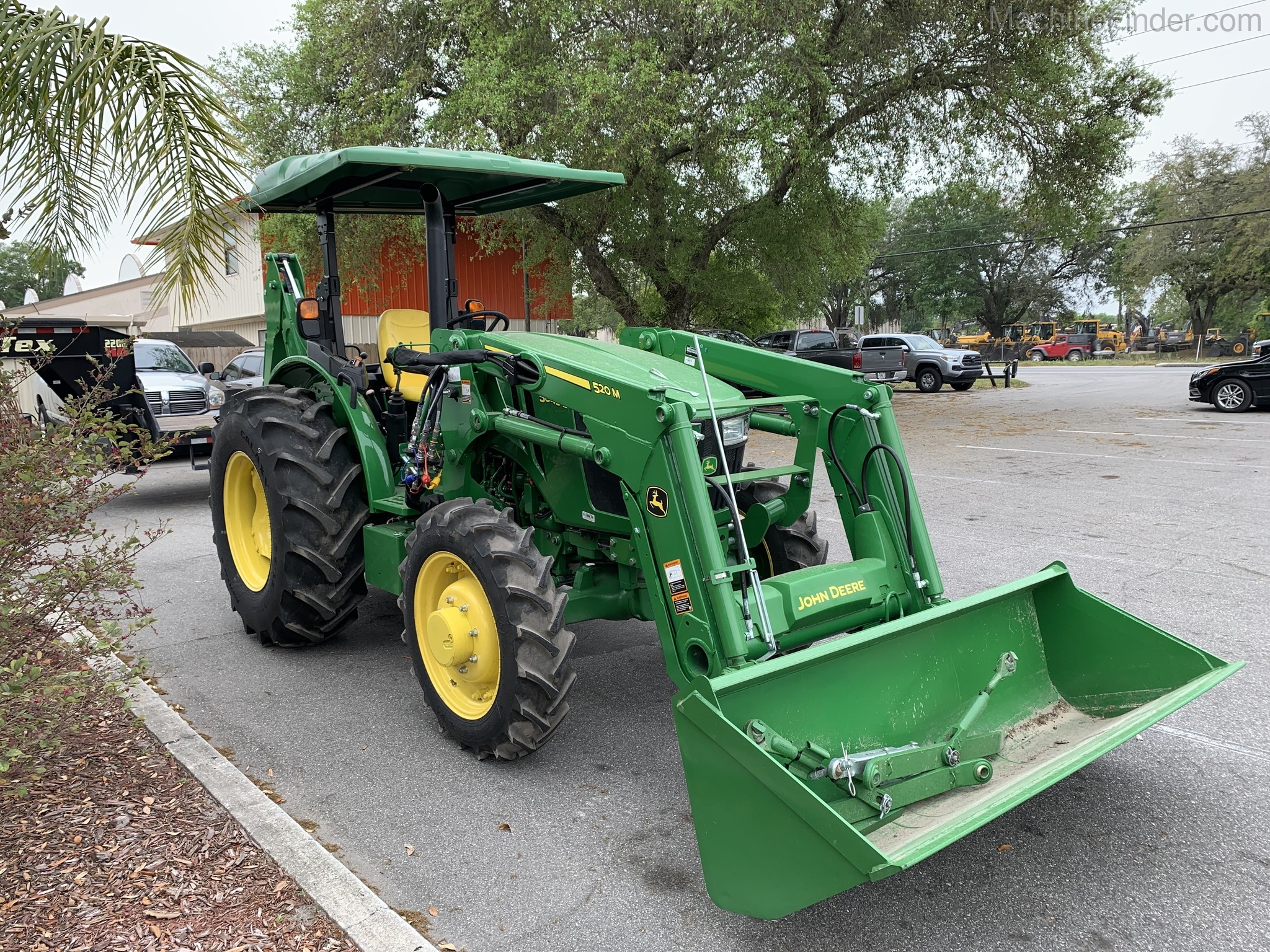 2020 John Deere 5045E Image 4