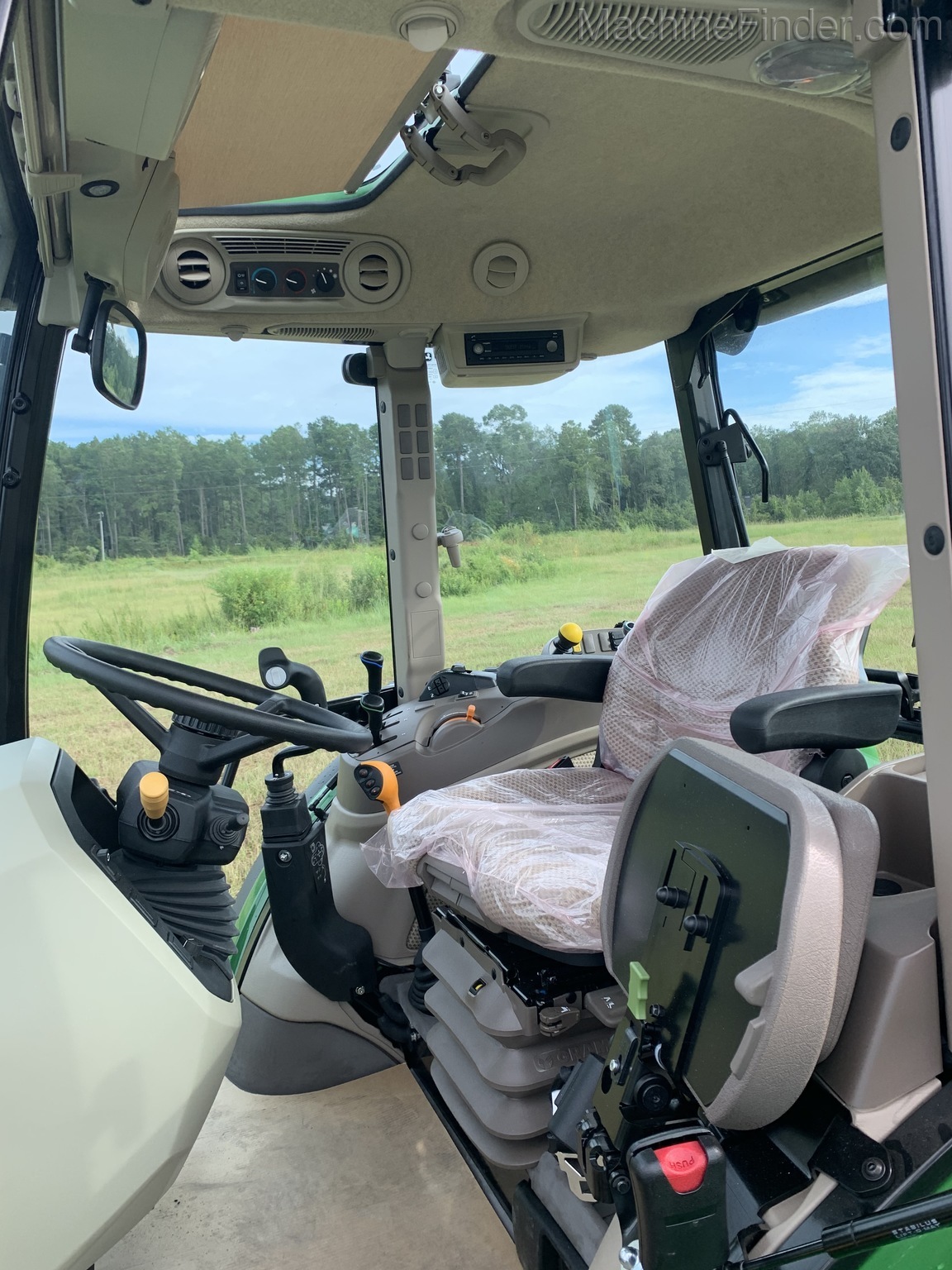 2020 John Deere 5100M Image 6