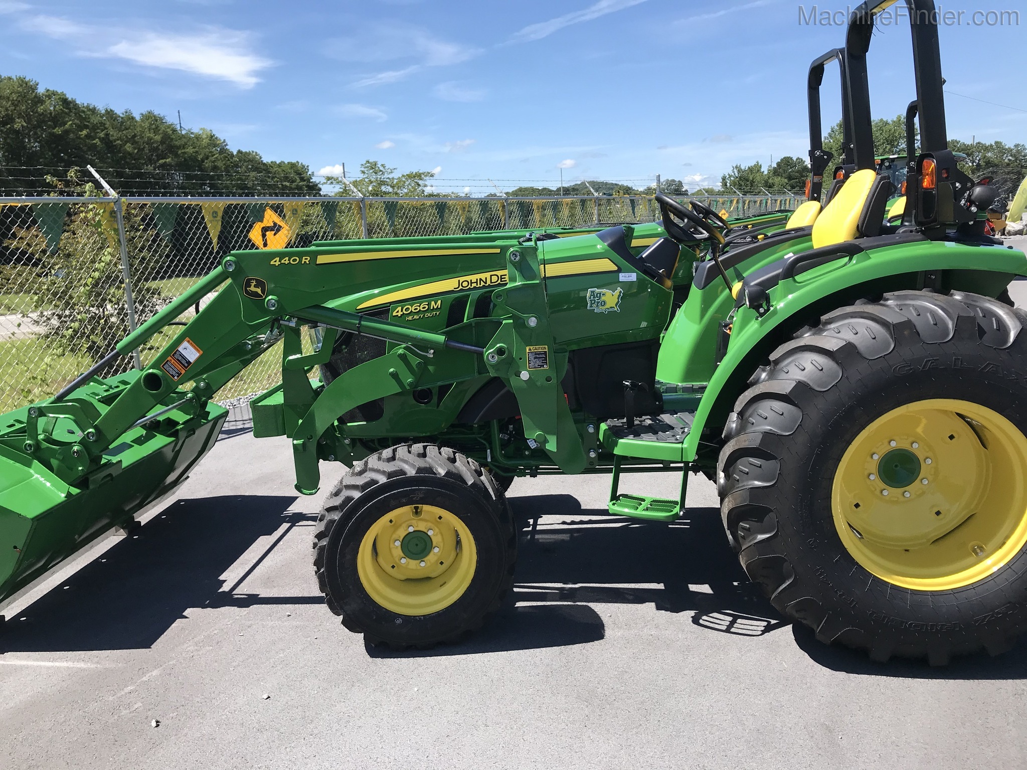 2020 John Deere 4066M Heavy Duty Image 3