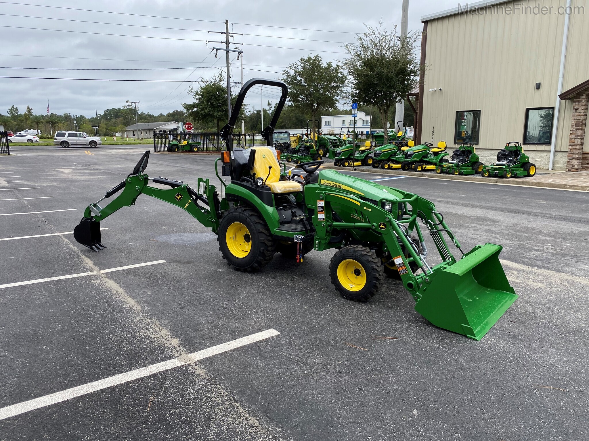 2021 John Deere 2025R TLB Image 3
