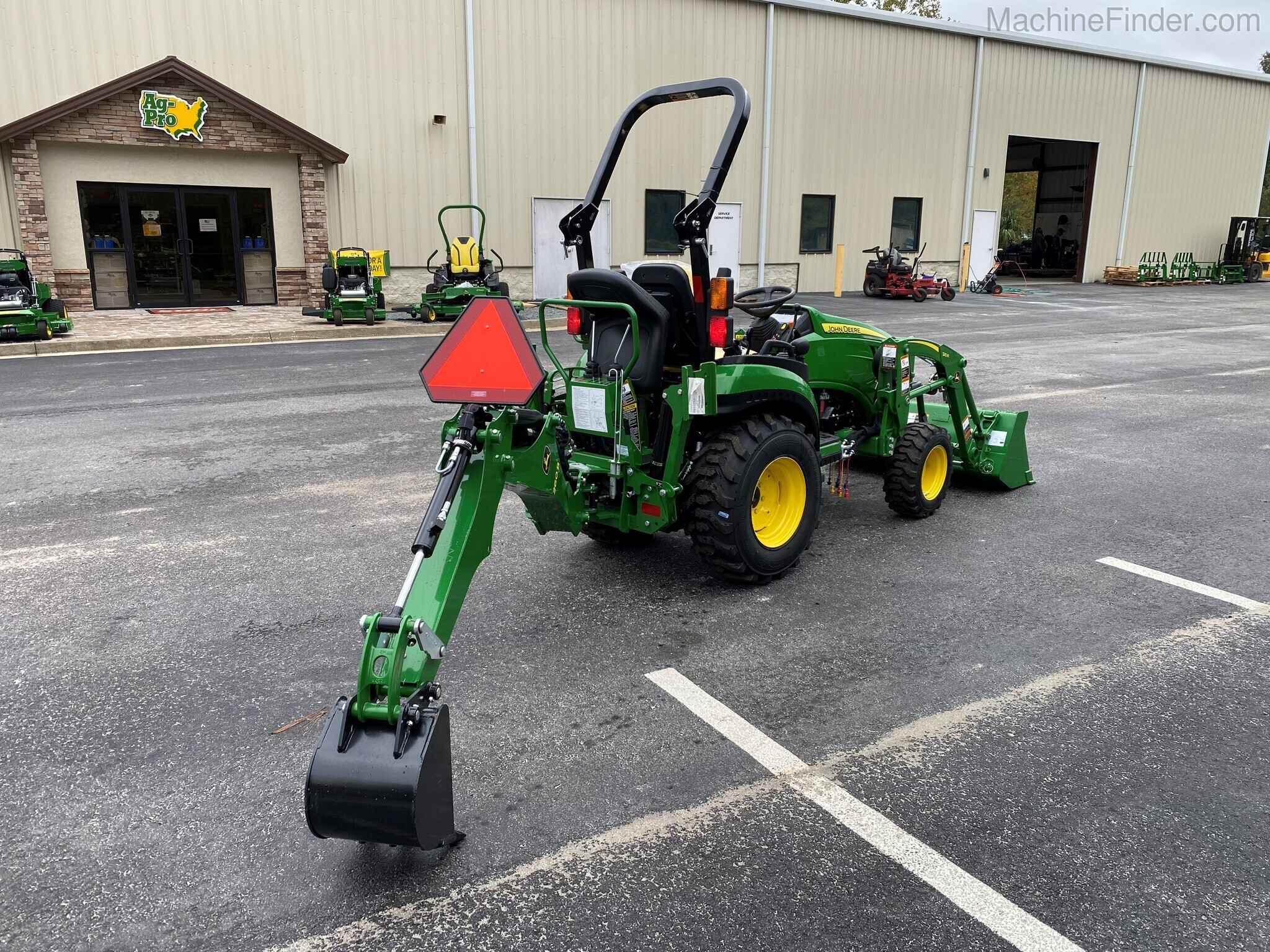 2021 John Deere 2025R TLB Image 5