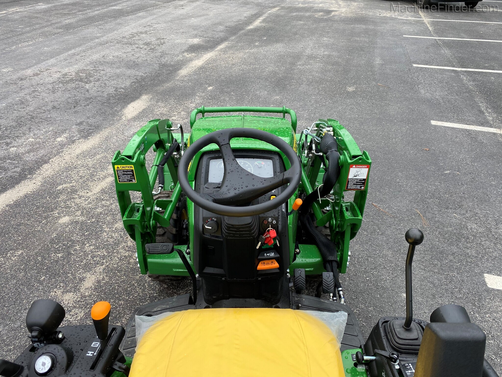 2021 John Deere 2025R TLB Image 6