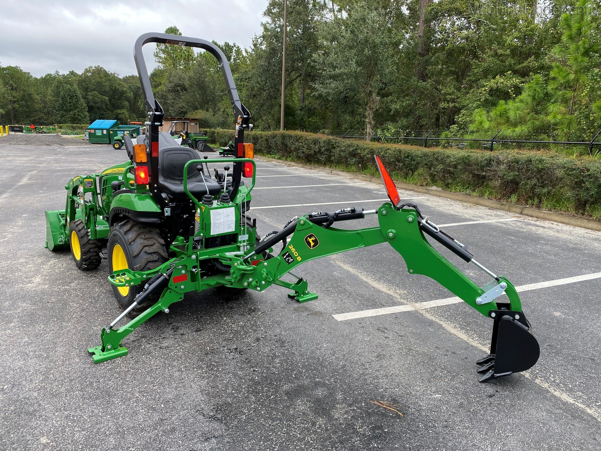 2021 John Deere 2025R TLB Image 7