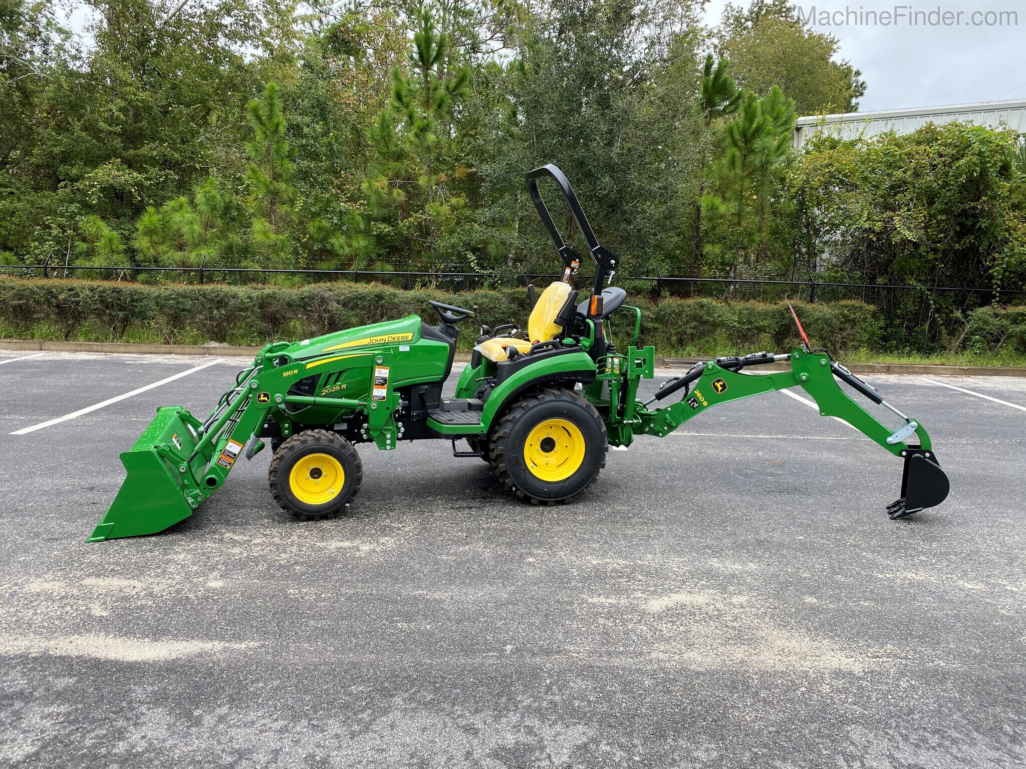 2021 John Deere 2025R TLB Image 1