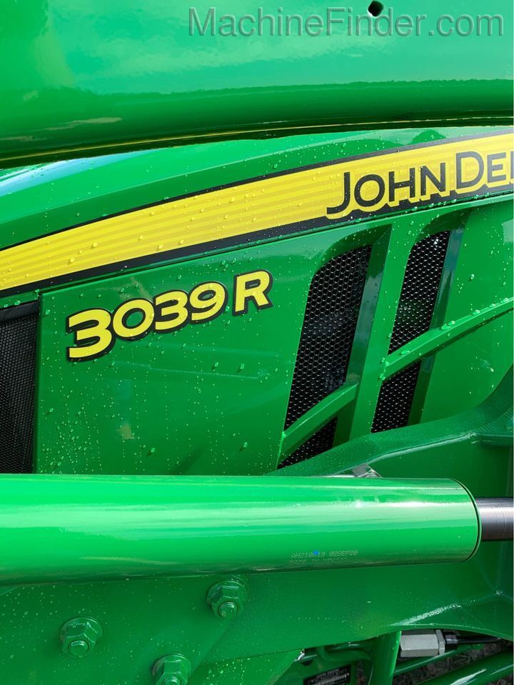 2020 John Deere 3039R Image 6