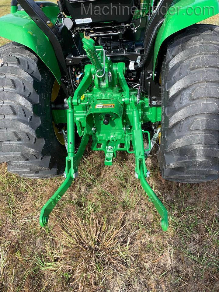 2020 John Deere 3039R Image 9