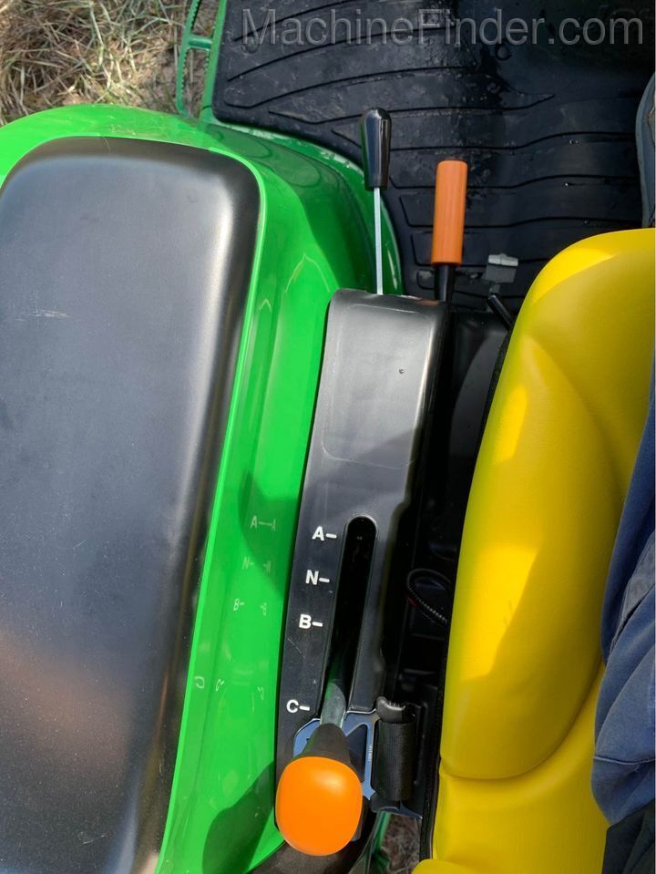 2020 John Deere 3039R Image 8
