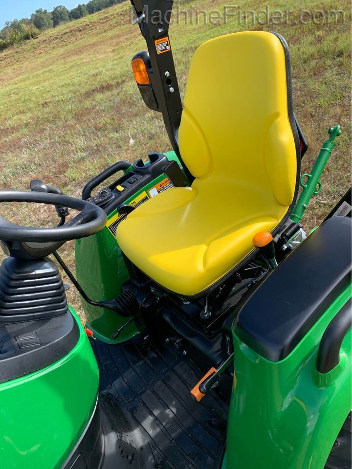 2020 John Deere 3039R Image 17