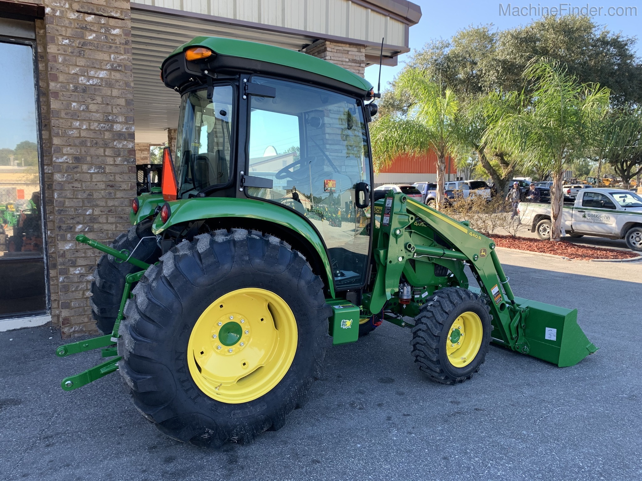 2020 John Deere 4052R Image 5