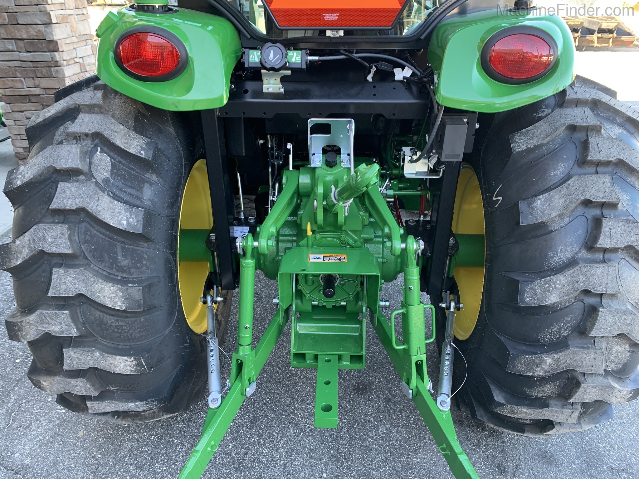 2020 John Deere 4052R Image 7