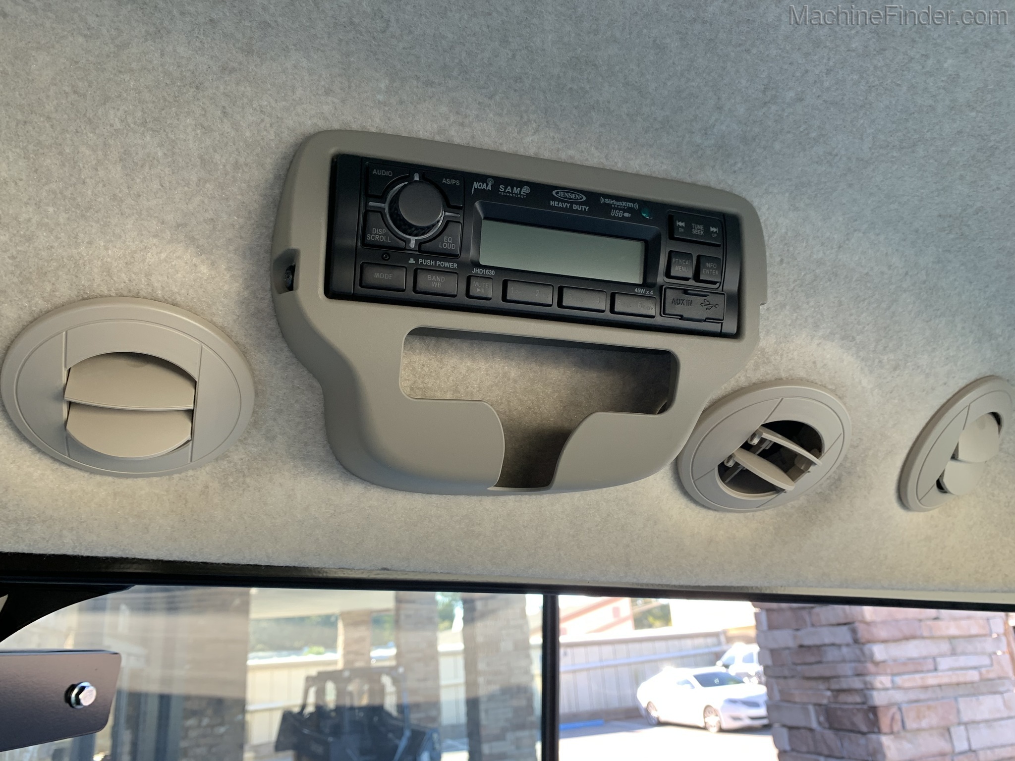 2020 John Deere 4052R Image 13