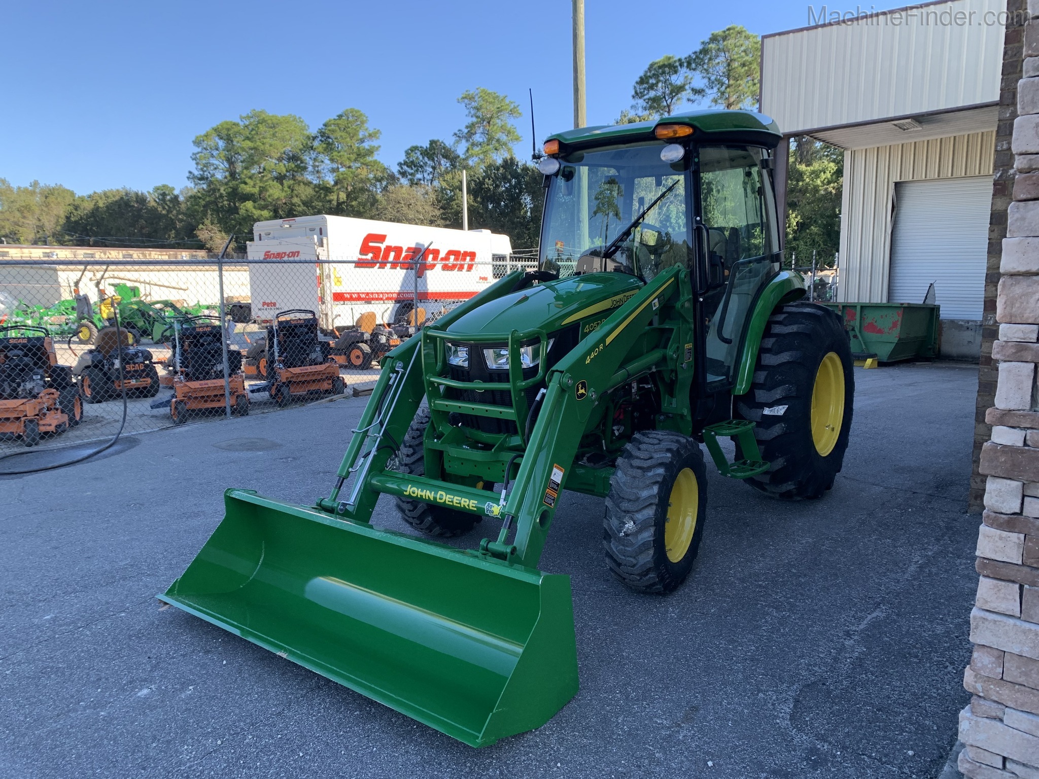 2020 John Deere 4052R Image 2