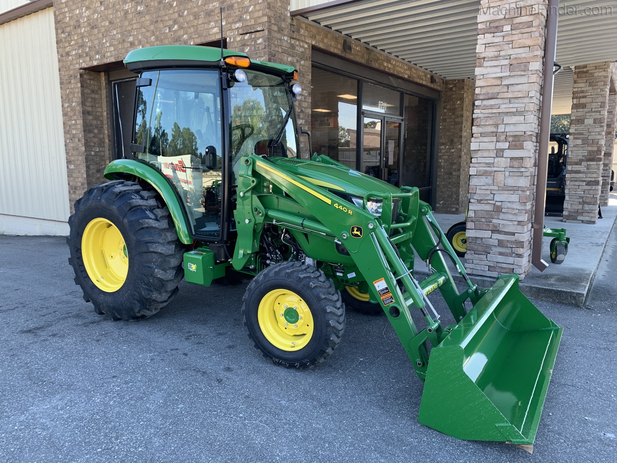 2020 John Deere 4052R Image 1