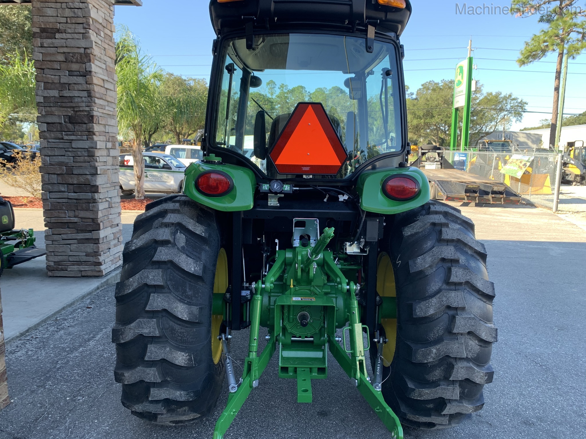 2020 John Deere 4052R Image 6