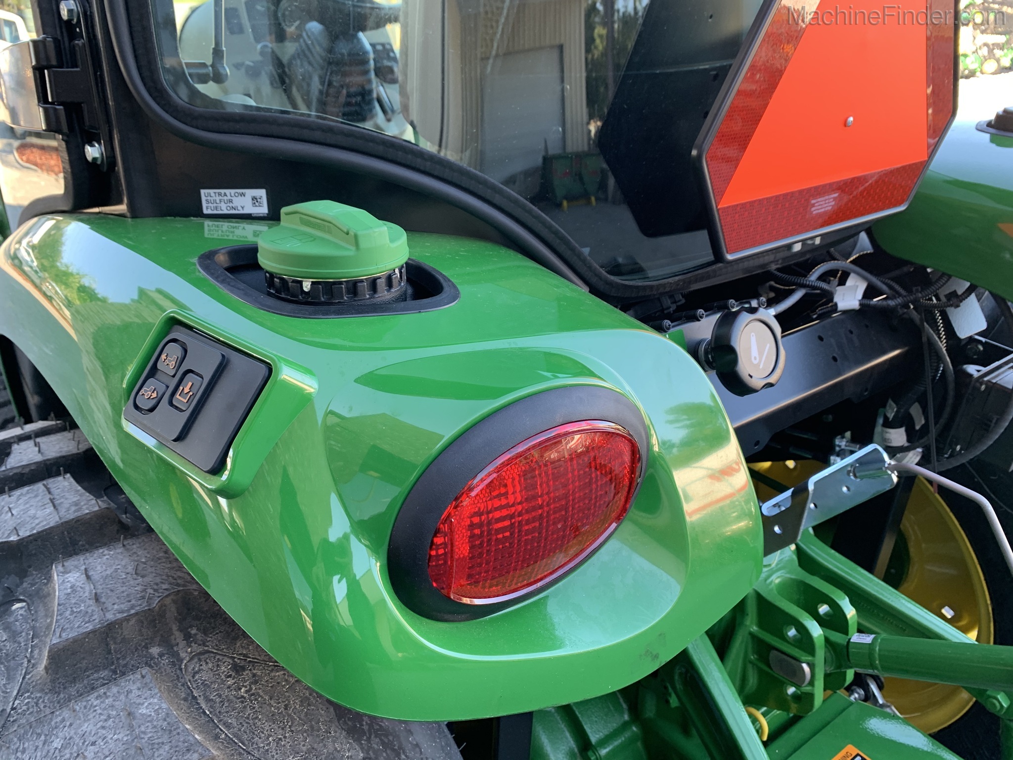 2020 John Deere 4052R Image 8