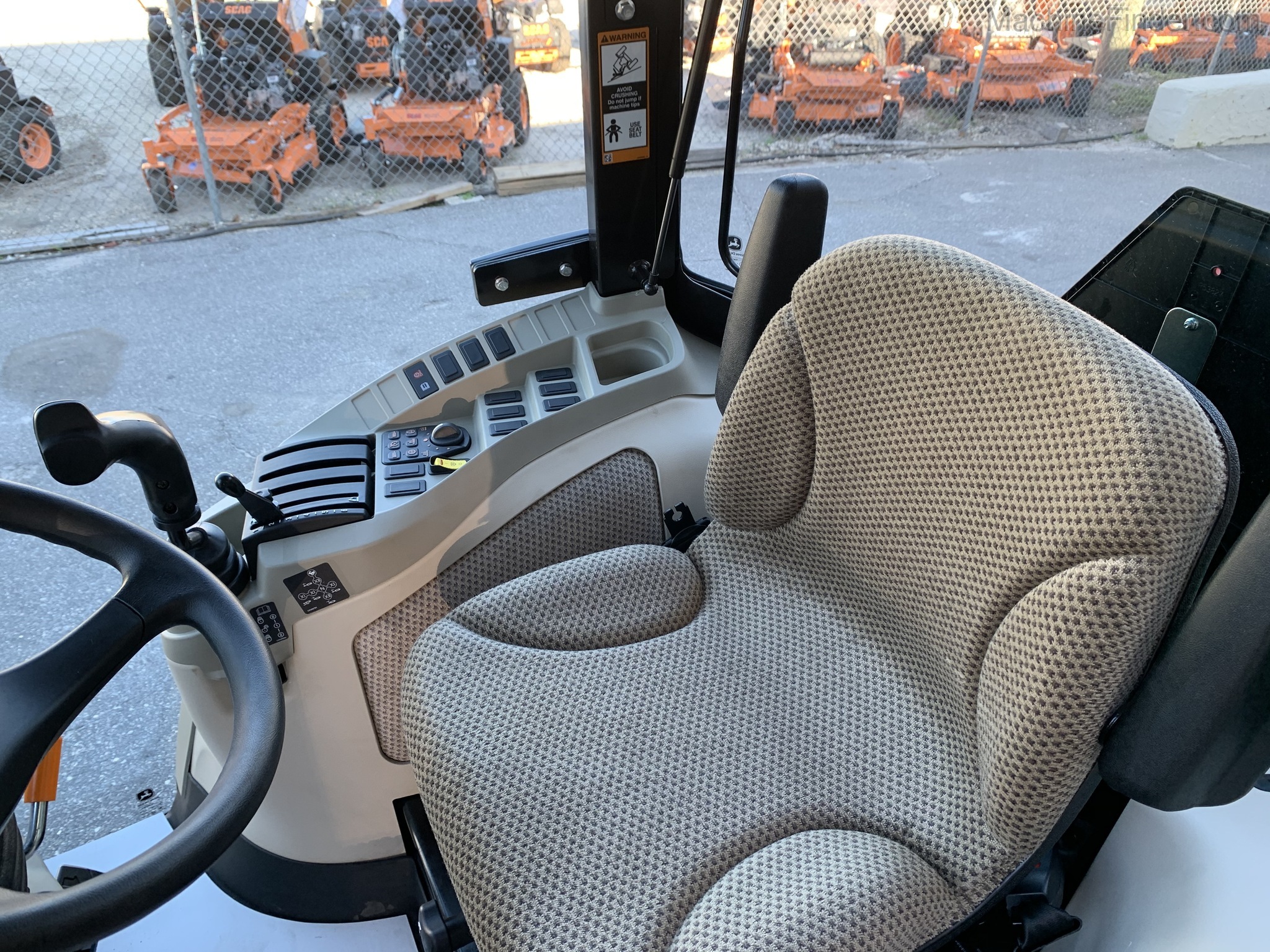 2020 John Deere 4052R Image 10