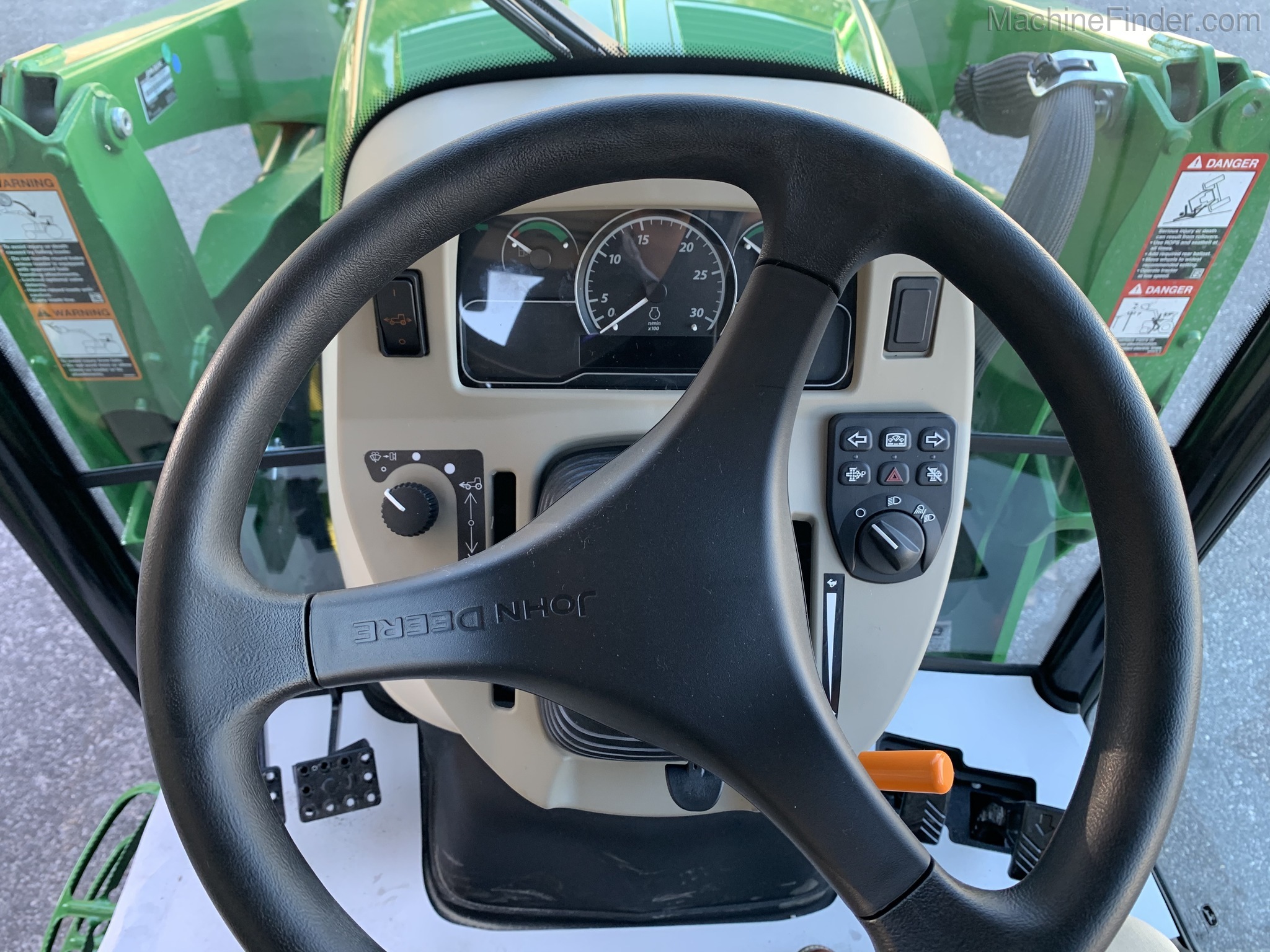 2020 John Deere 4052R Image 14