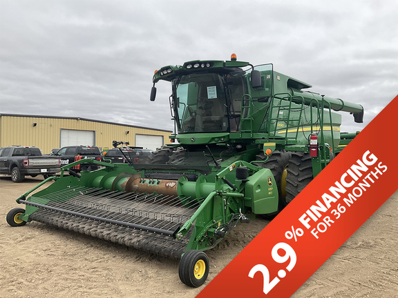 Photo of a 2012 John Deere S690