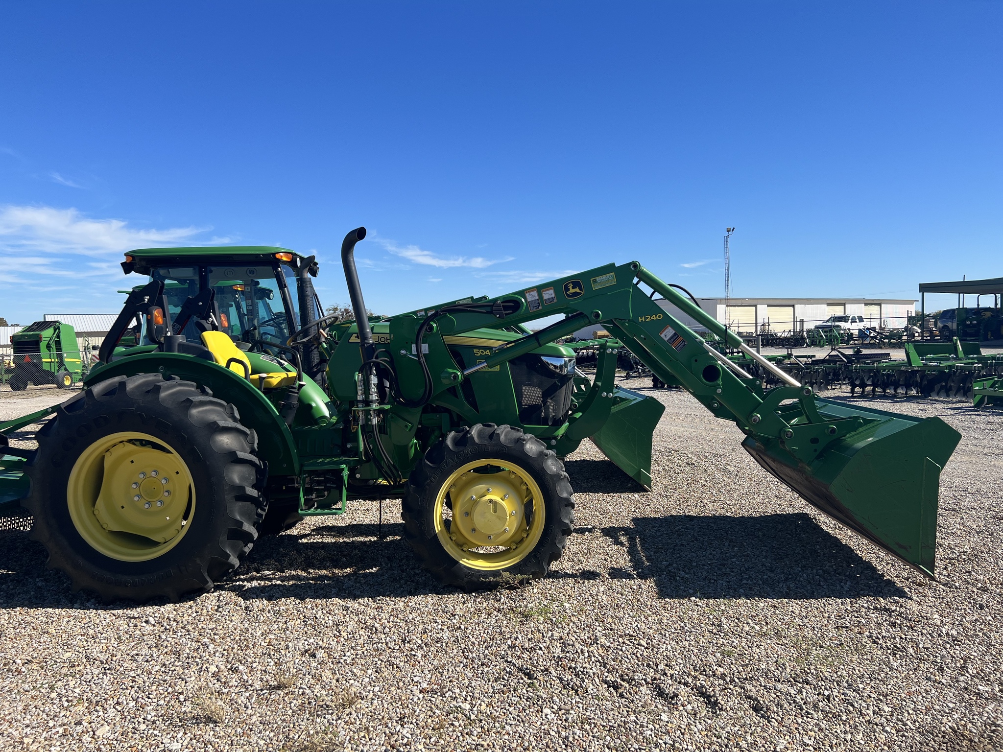 2016 John Deere 5045E Image 2