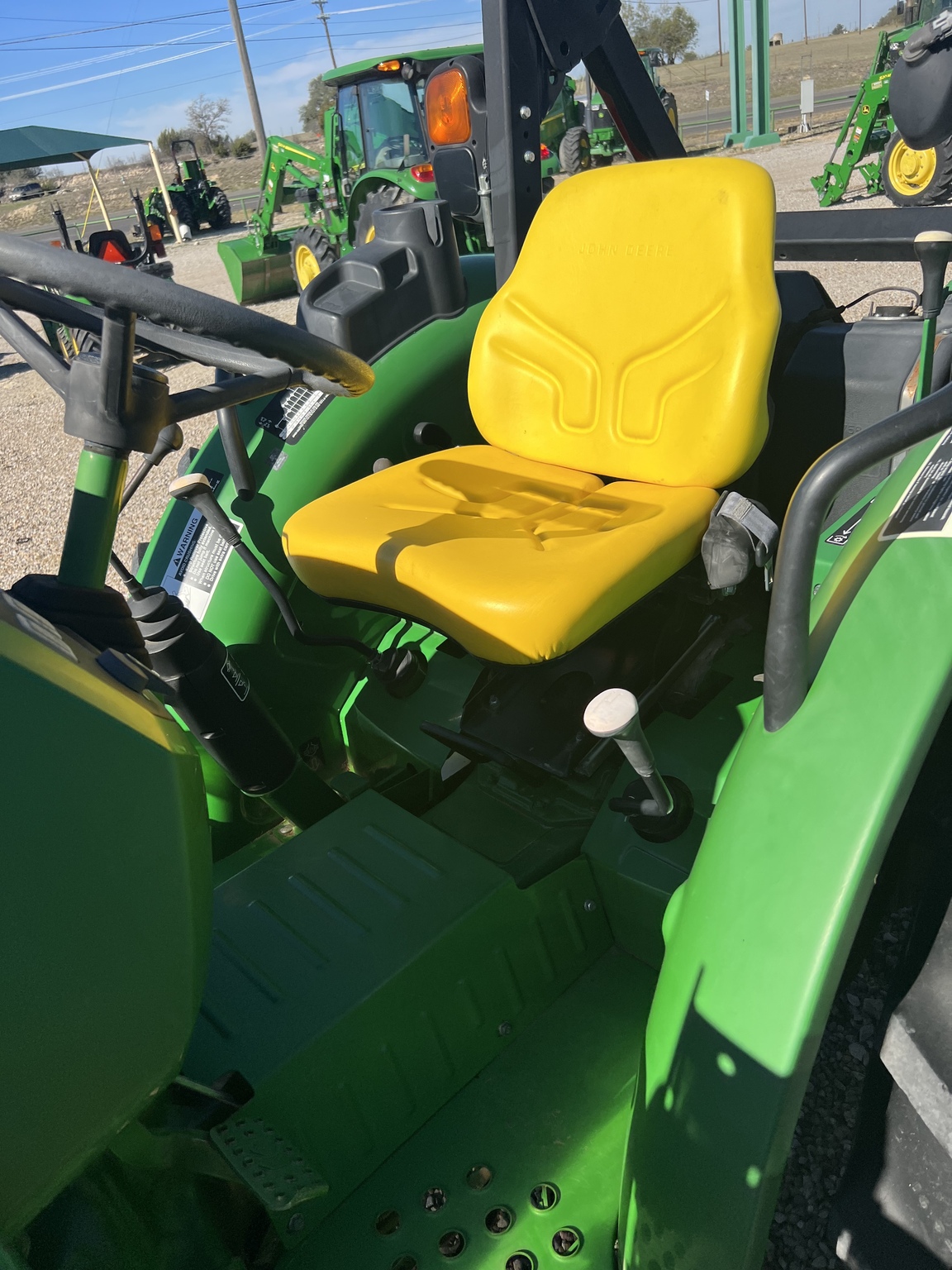2016 John Deere 5045E Image 3